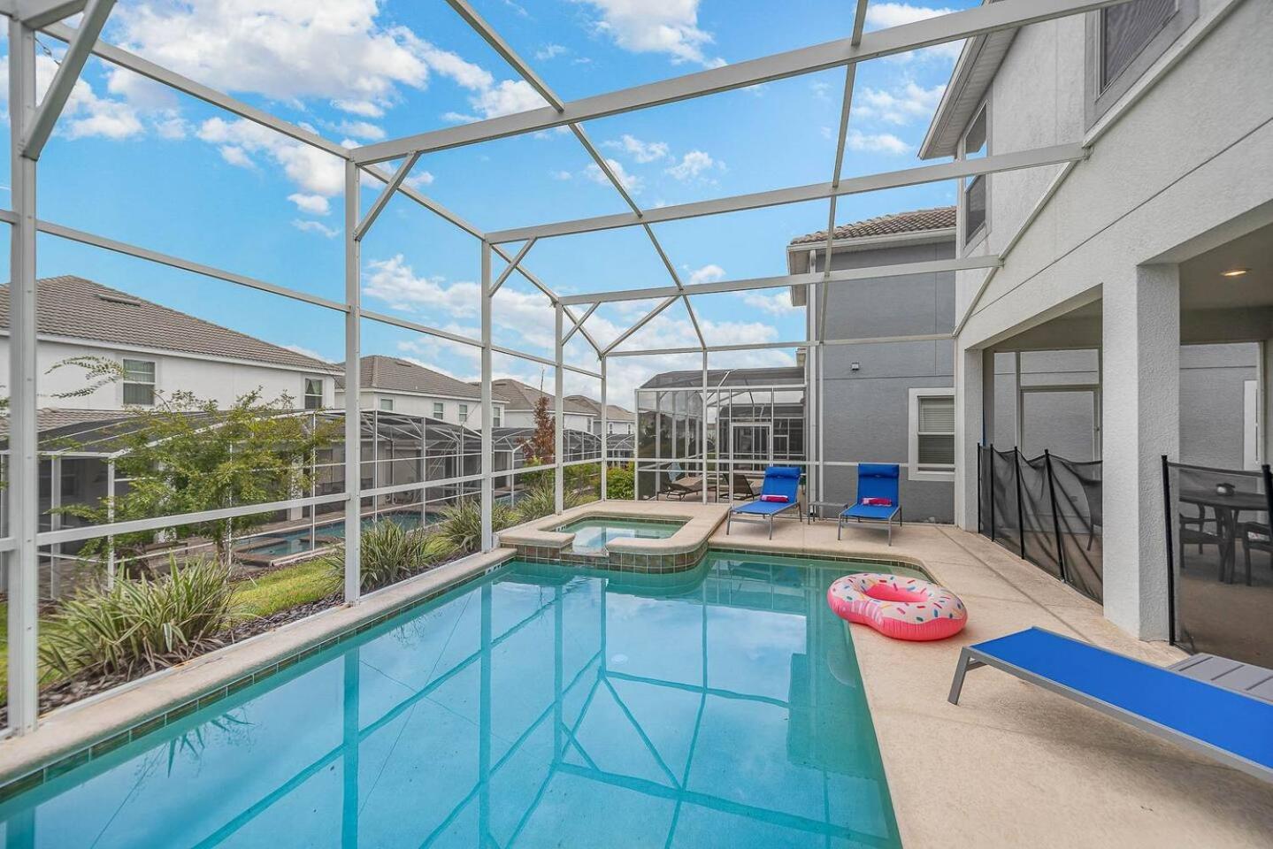 Villa Willy Wonka's Within Minutes Of *