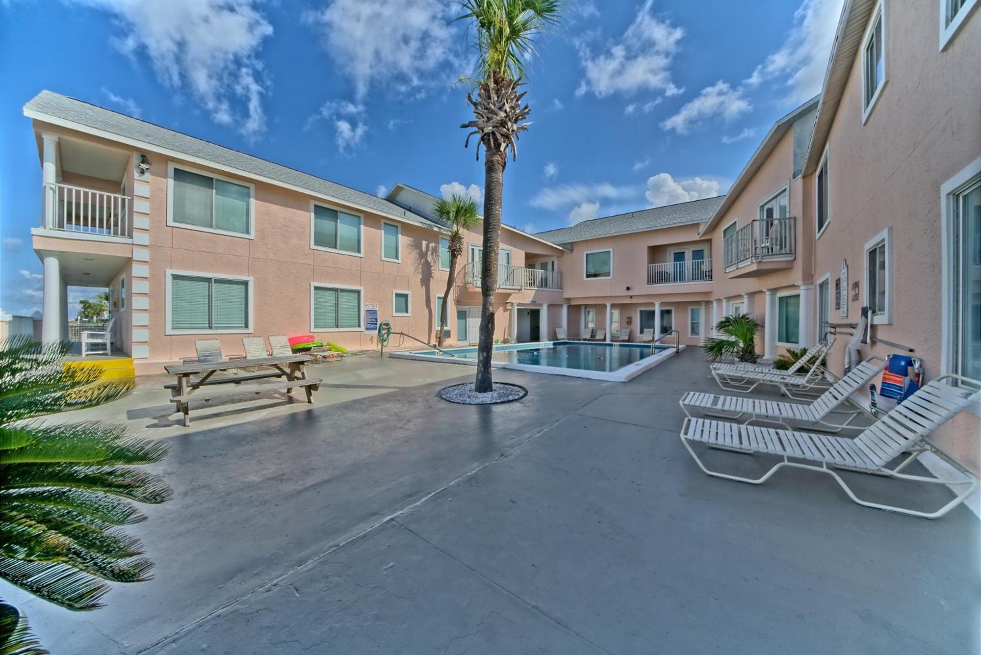 Pineapple 3* Laguna Beach