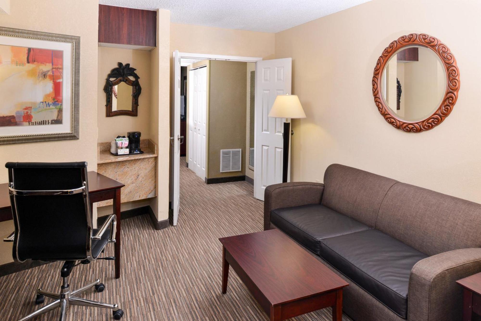 Express Clearwater East - Icot Center By Ihg Hotel Pinellas Park