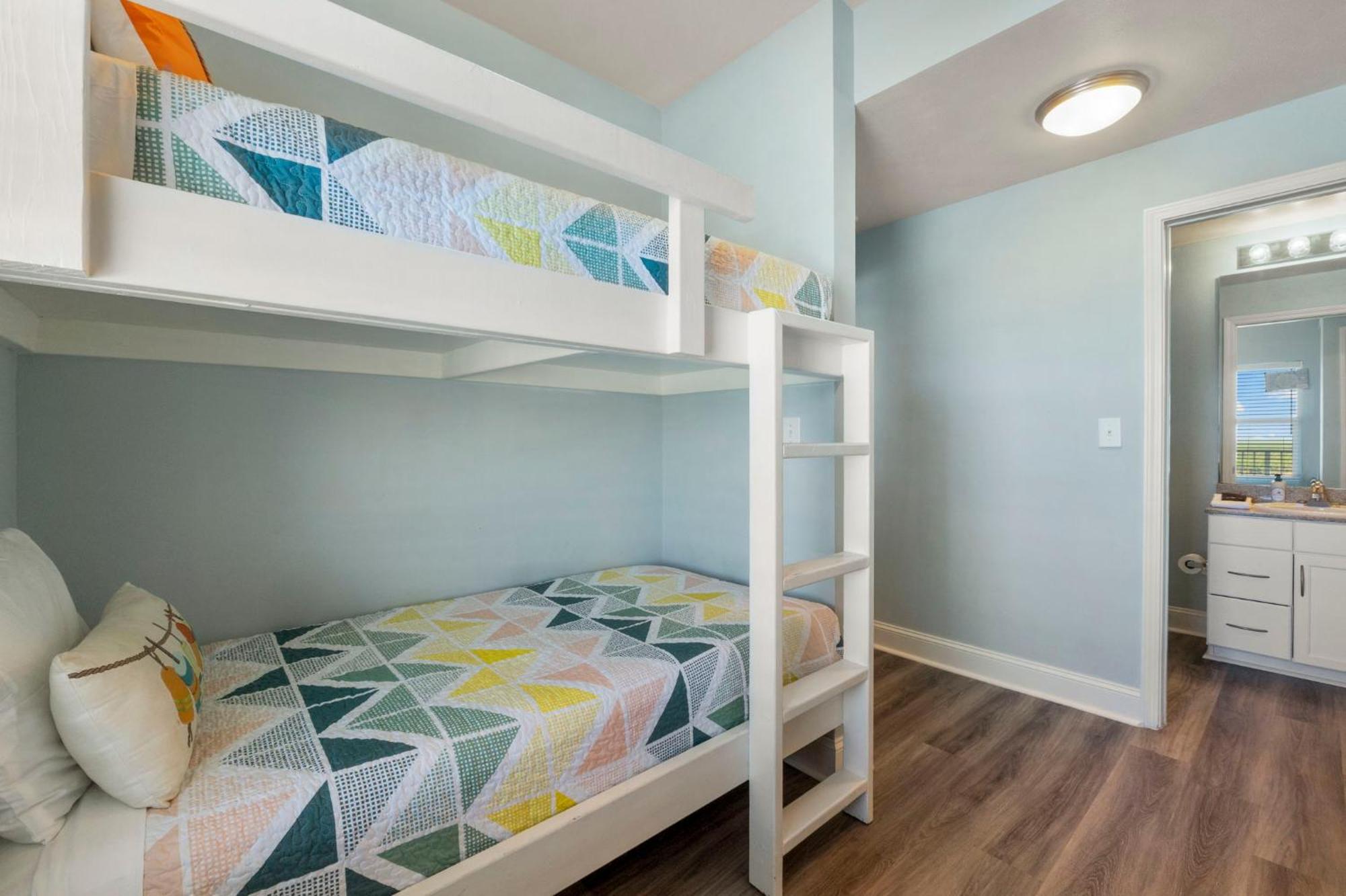 Nautical Breeze At Laketown Wharf #1911 By Nautical Holiday home *