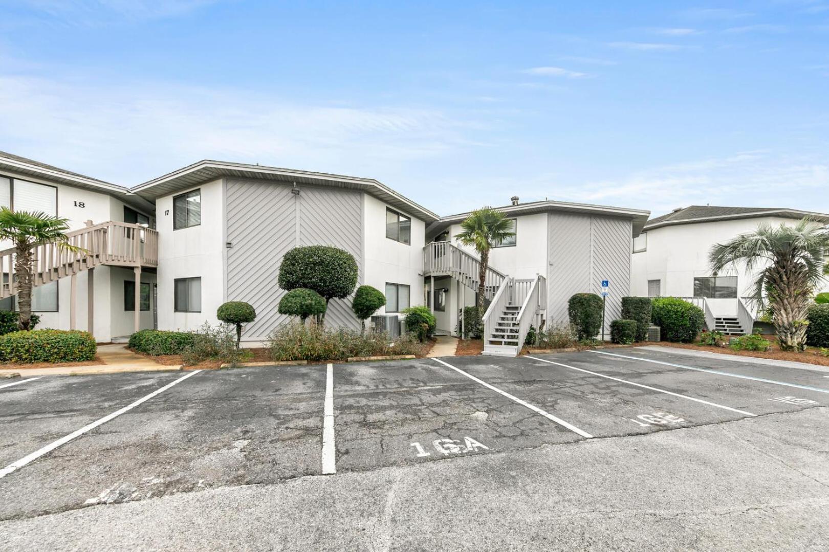 Crystal Village 16b Is A 2 Bed 2 Bath Near The Beach That Sleeps 6