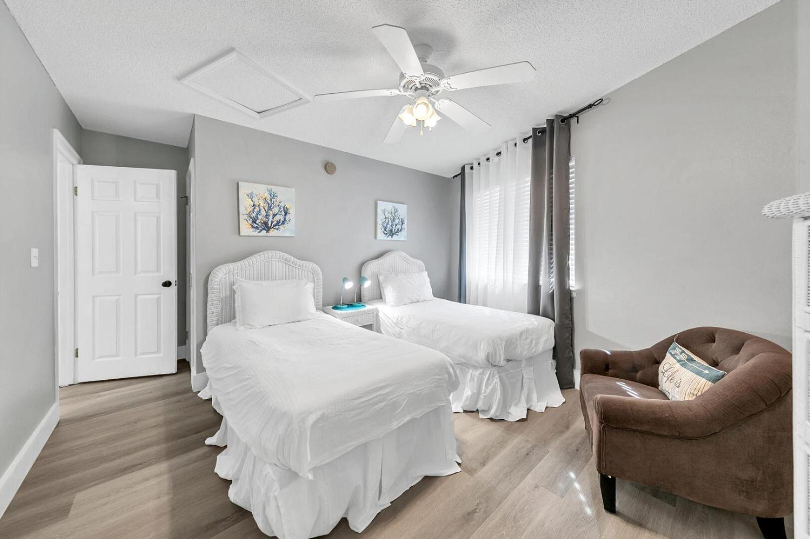 Crystal Village 16b Is A 2 Bed 2 Bath Near The Beach That Sleeps 6 *
