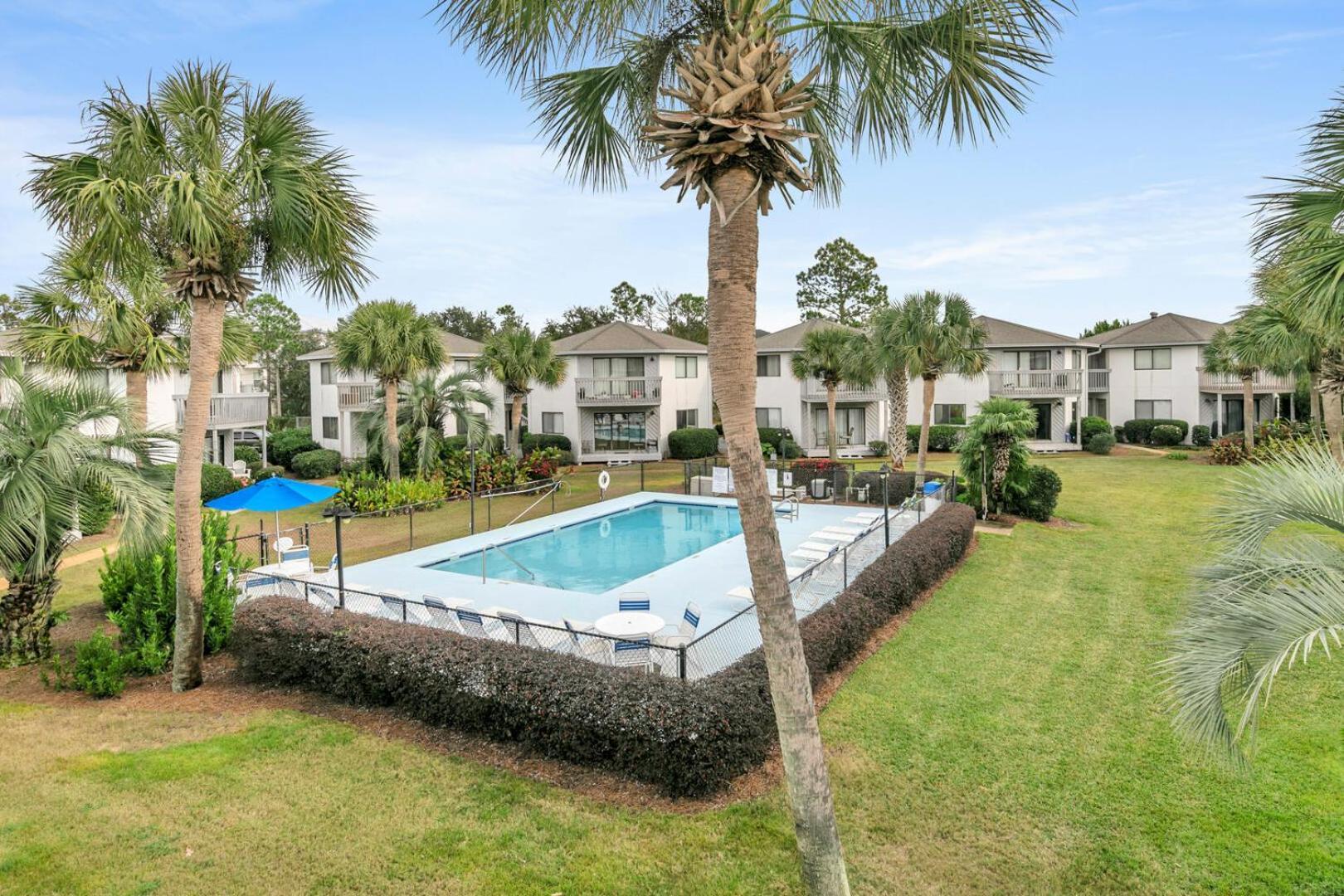 Crystal Village 16b Is A 2 Bed 2 Bath Near The Beach That Sleeps 6 Holiday home *
