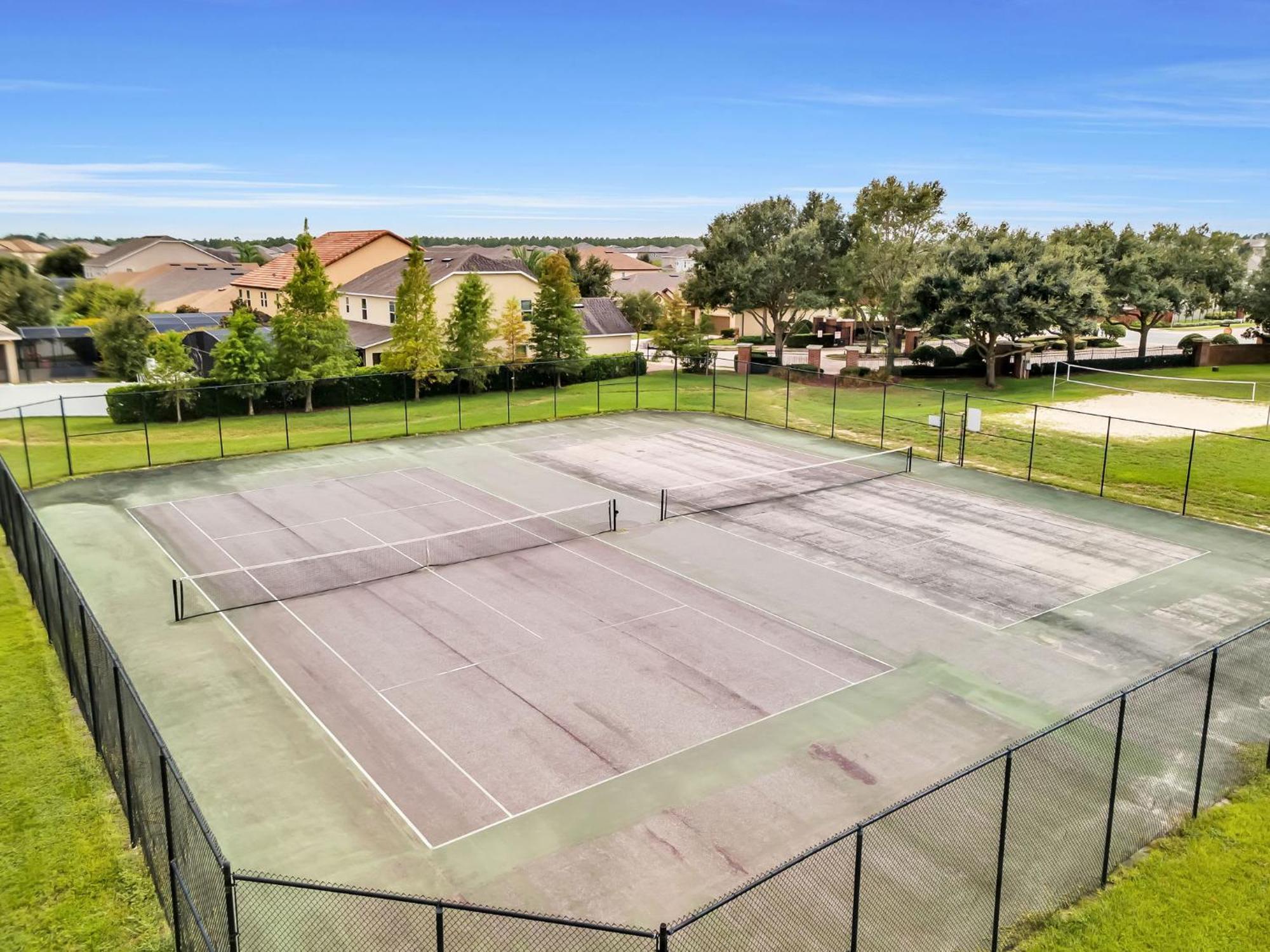 Pool Amenities Tennis + Holiday home *