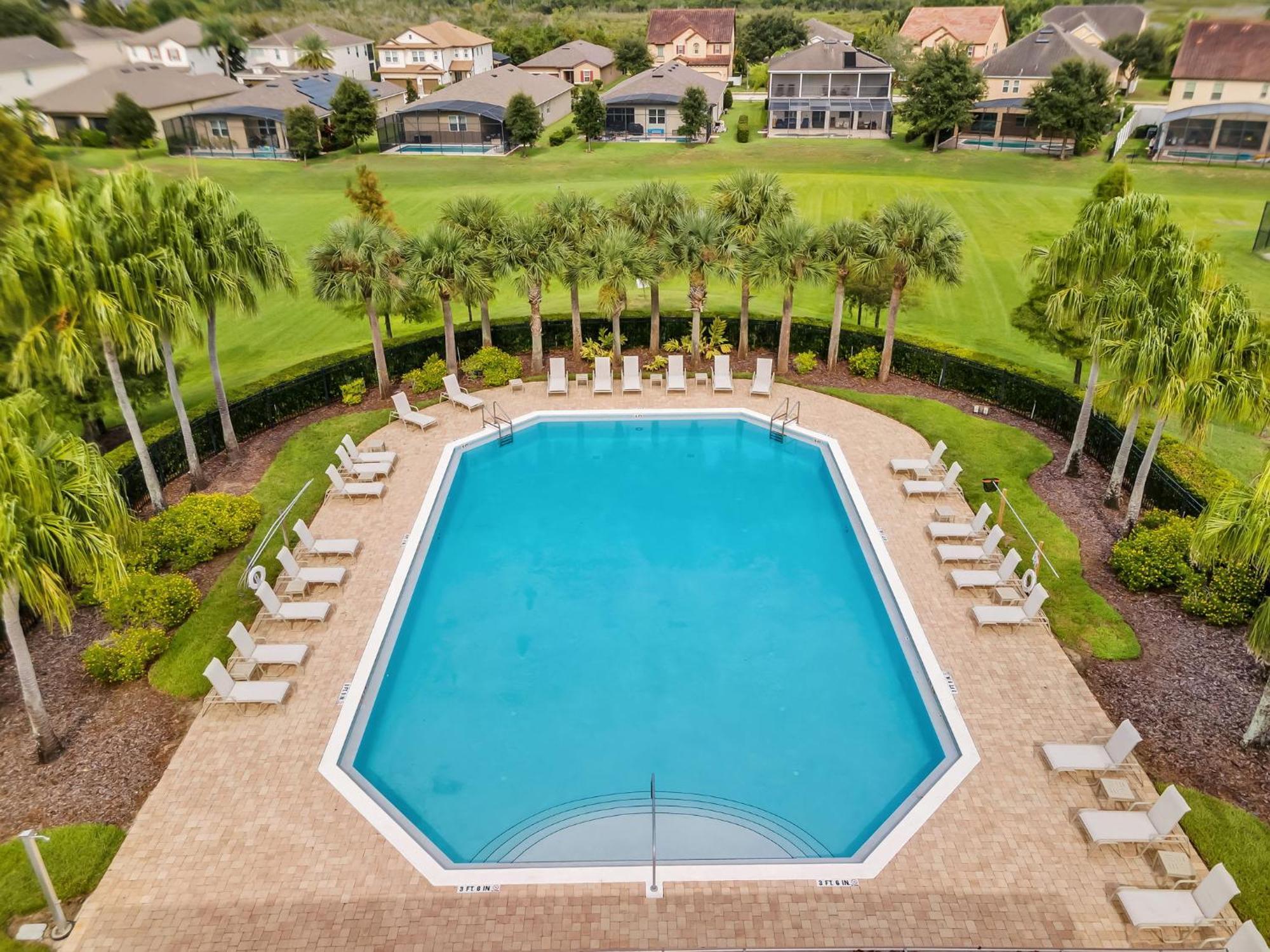 Pool Amenities Tennis + Holiday home Davenport