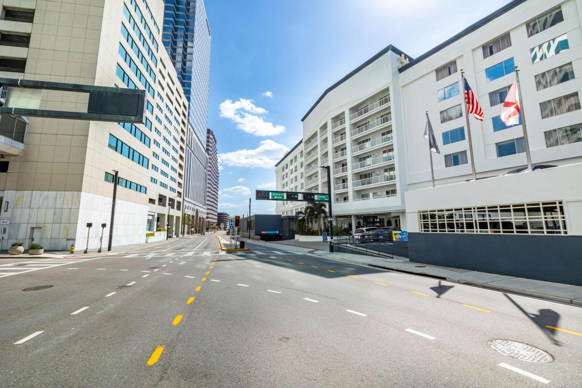 Riverwalk Hotel 4*