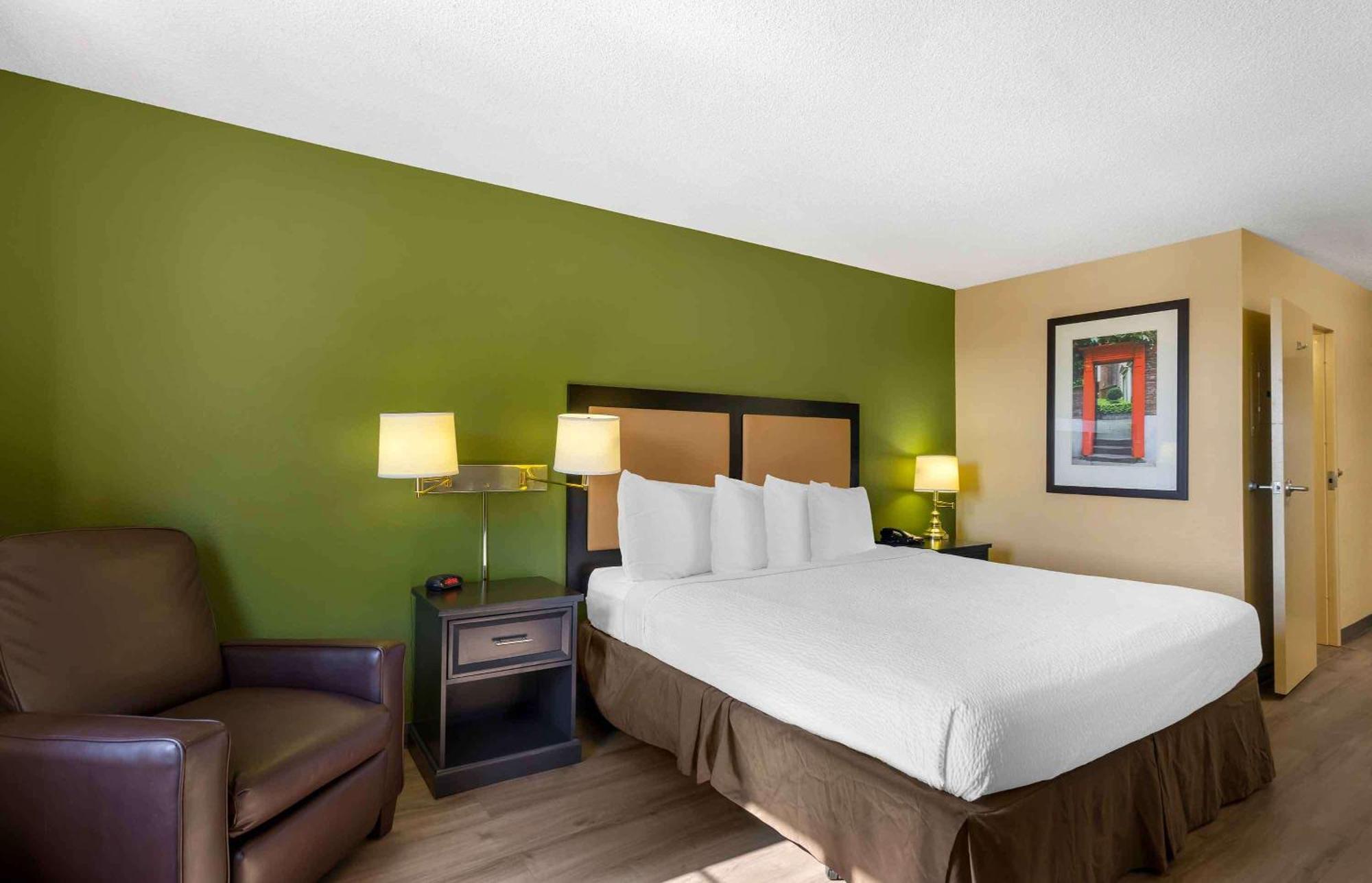 Extended America - St Petersburg - Clearwater - Executive Dr