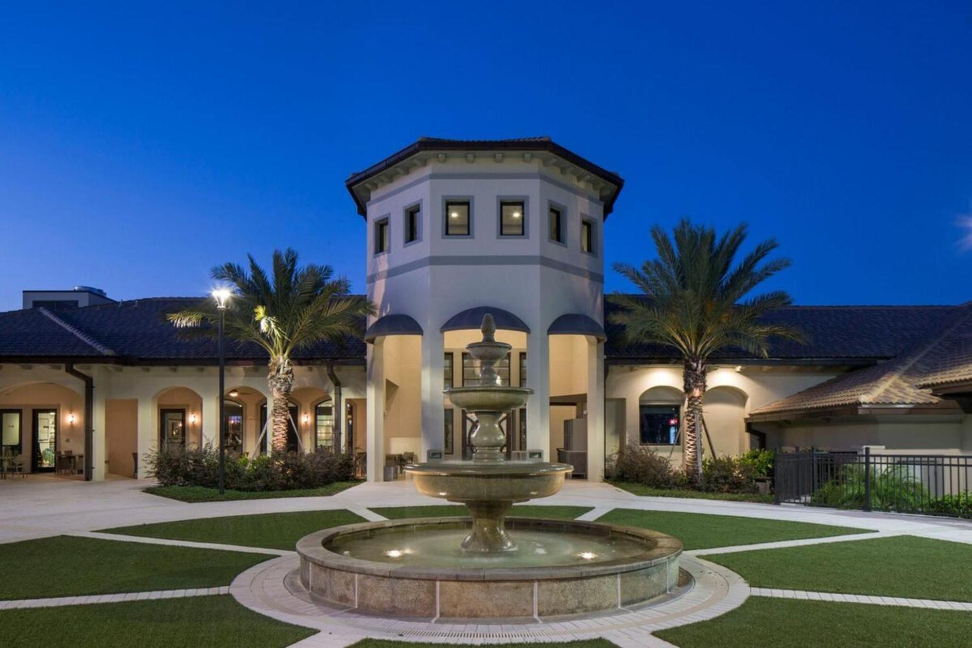 Discover Orlando's Distinctive Vacation Experience * Davenport