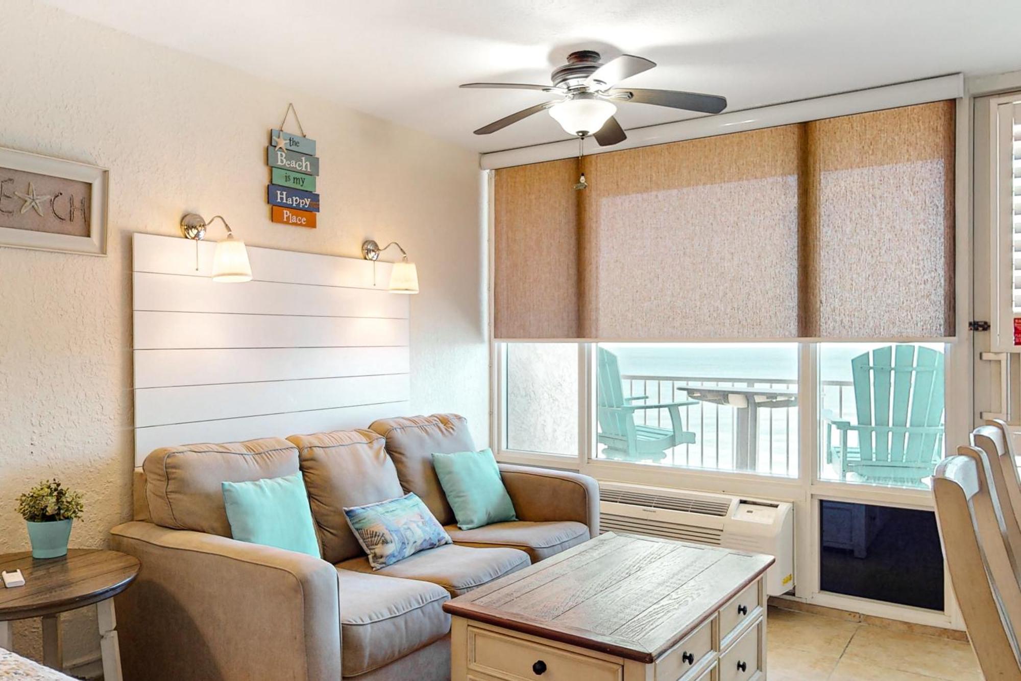 Sunshine & Oceanfront Serenity Apartment