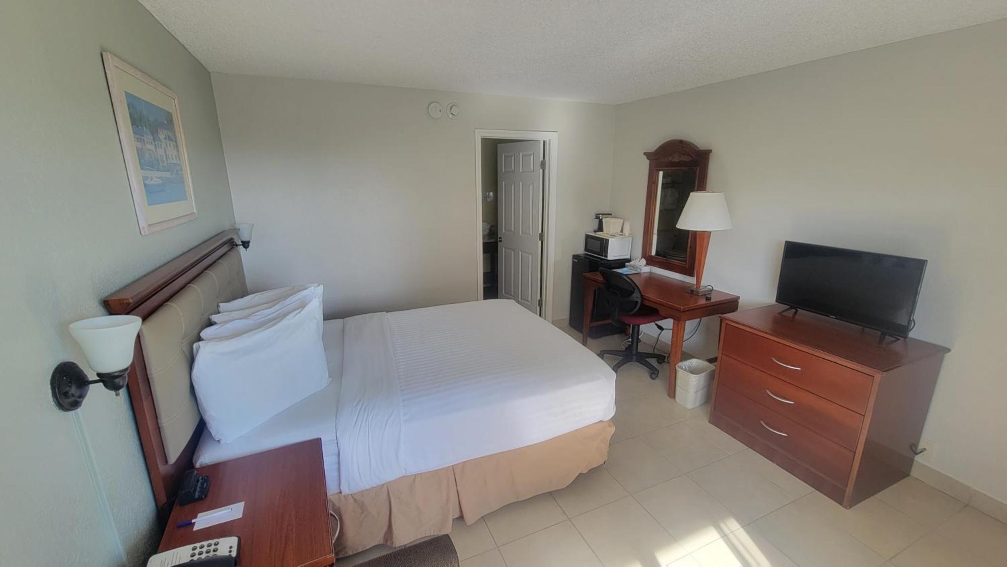 Clearwater Hotel 2*