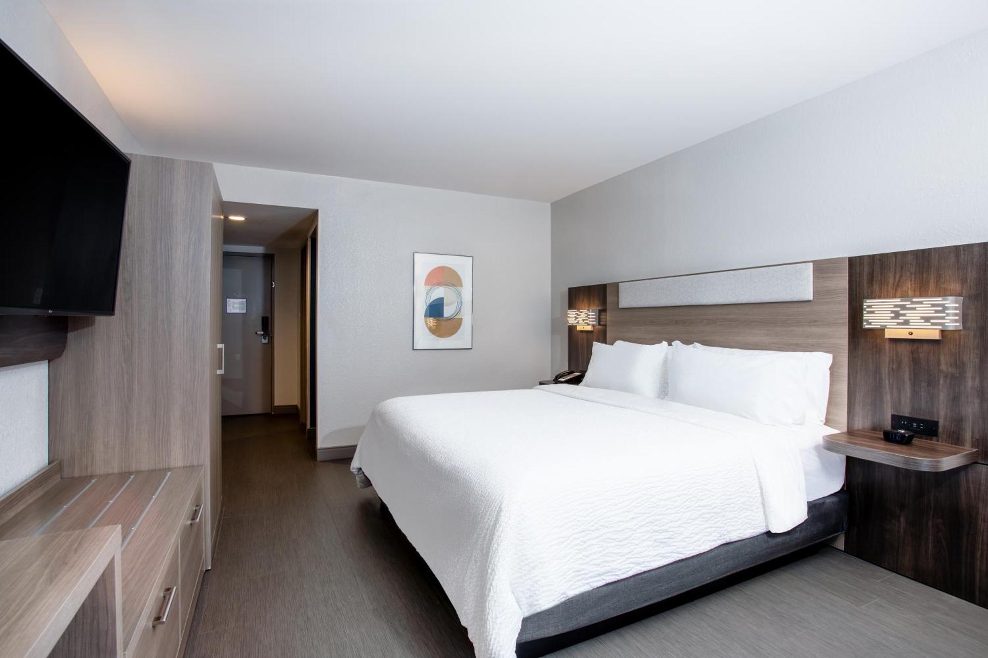 Express Clearwater East - Icot Center By Ihg Hotel 2*