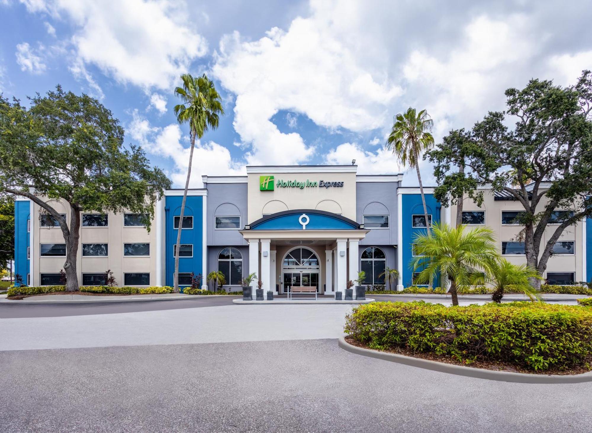 Hotel Express Clearwater East - Icot Center By Ihg 2*