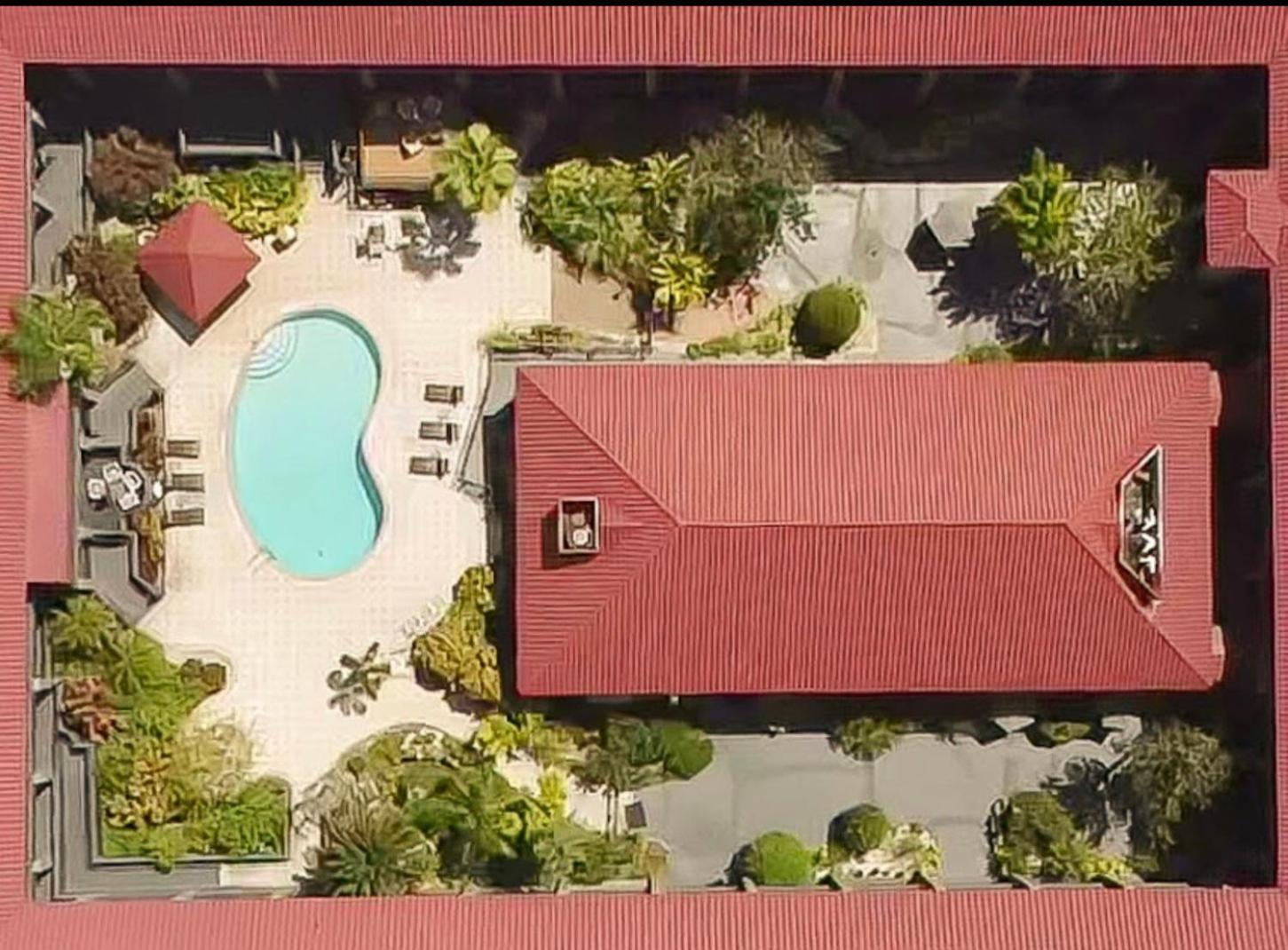 Red Roof & Hotel 3*
