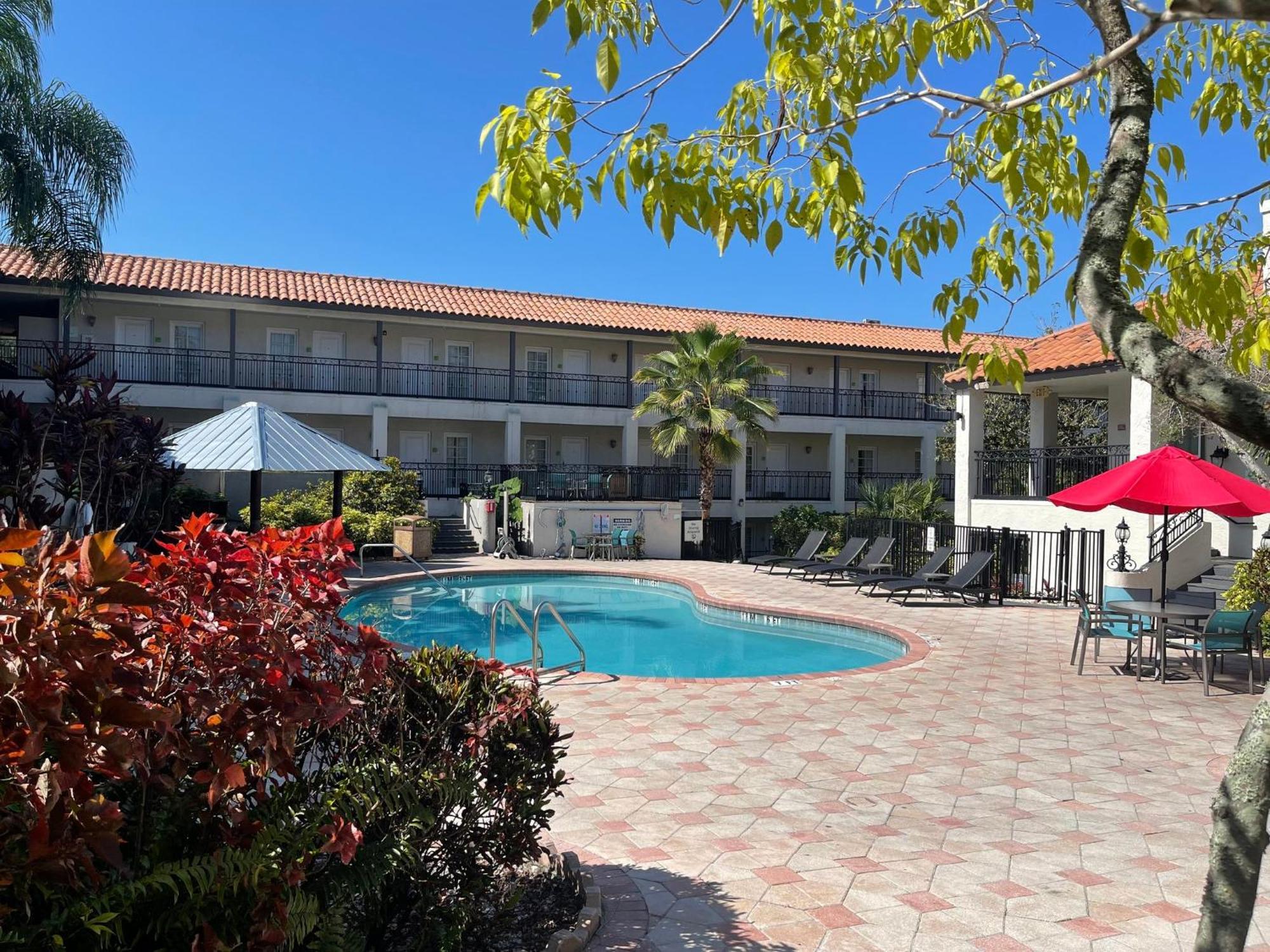 Hotel Red Roof &