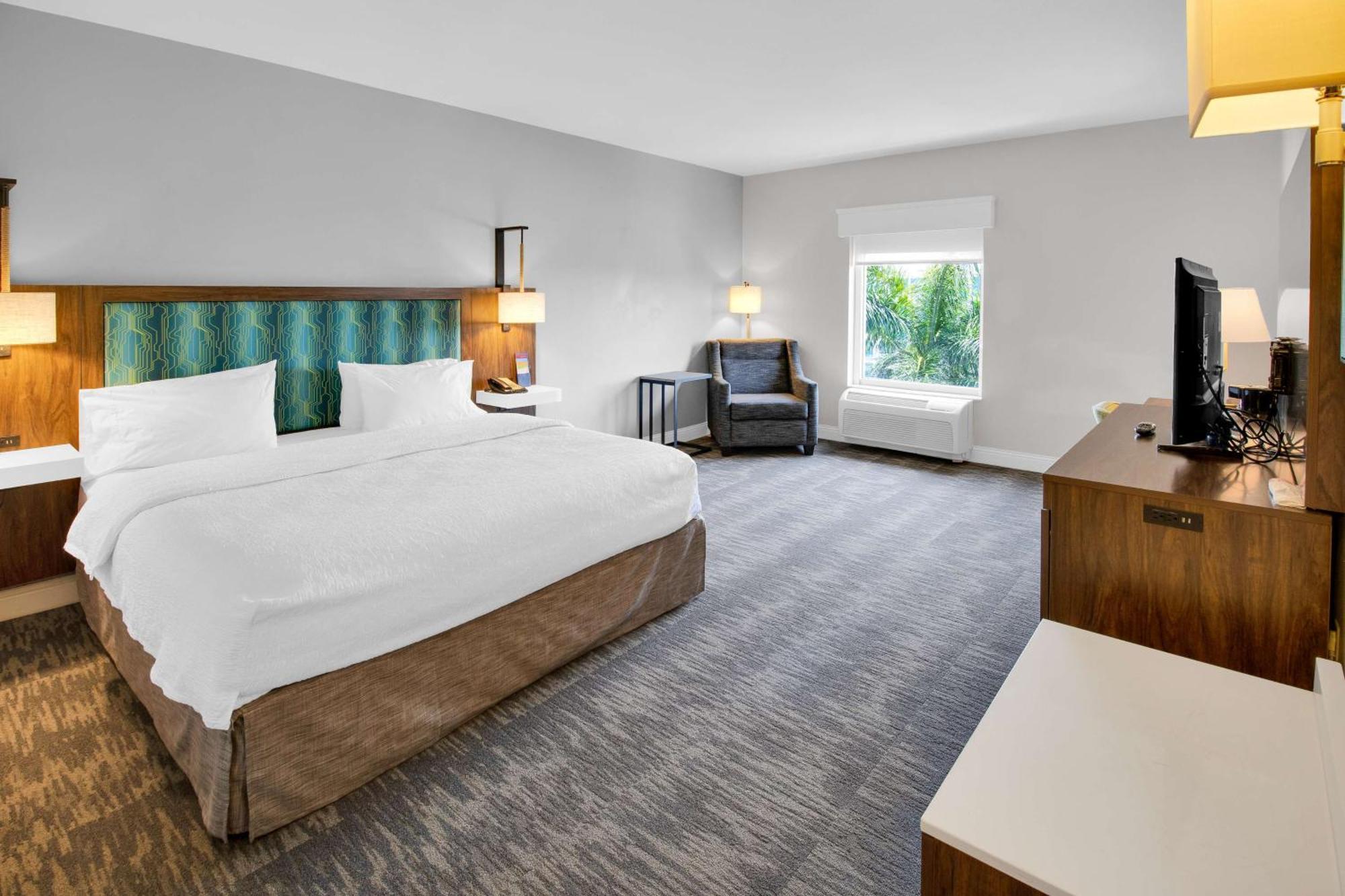 Hotel Hampton & / Bradenton - Airport 3*