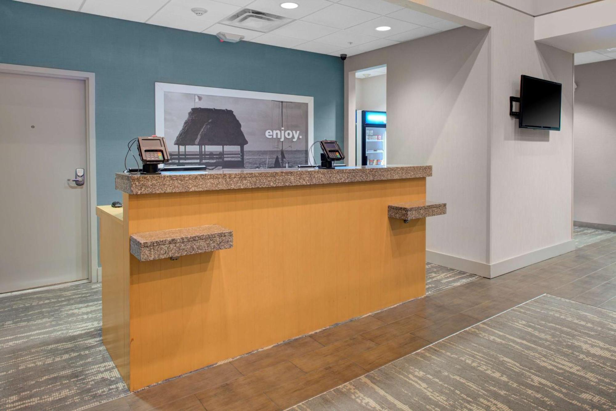 Hampton & / Bradenton - Airport Hotel 3*