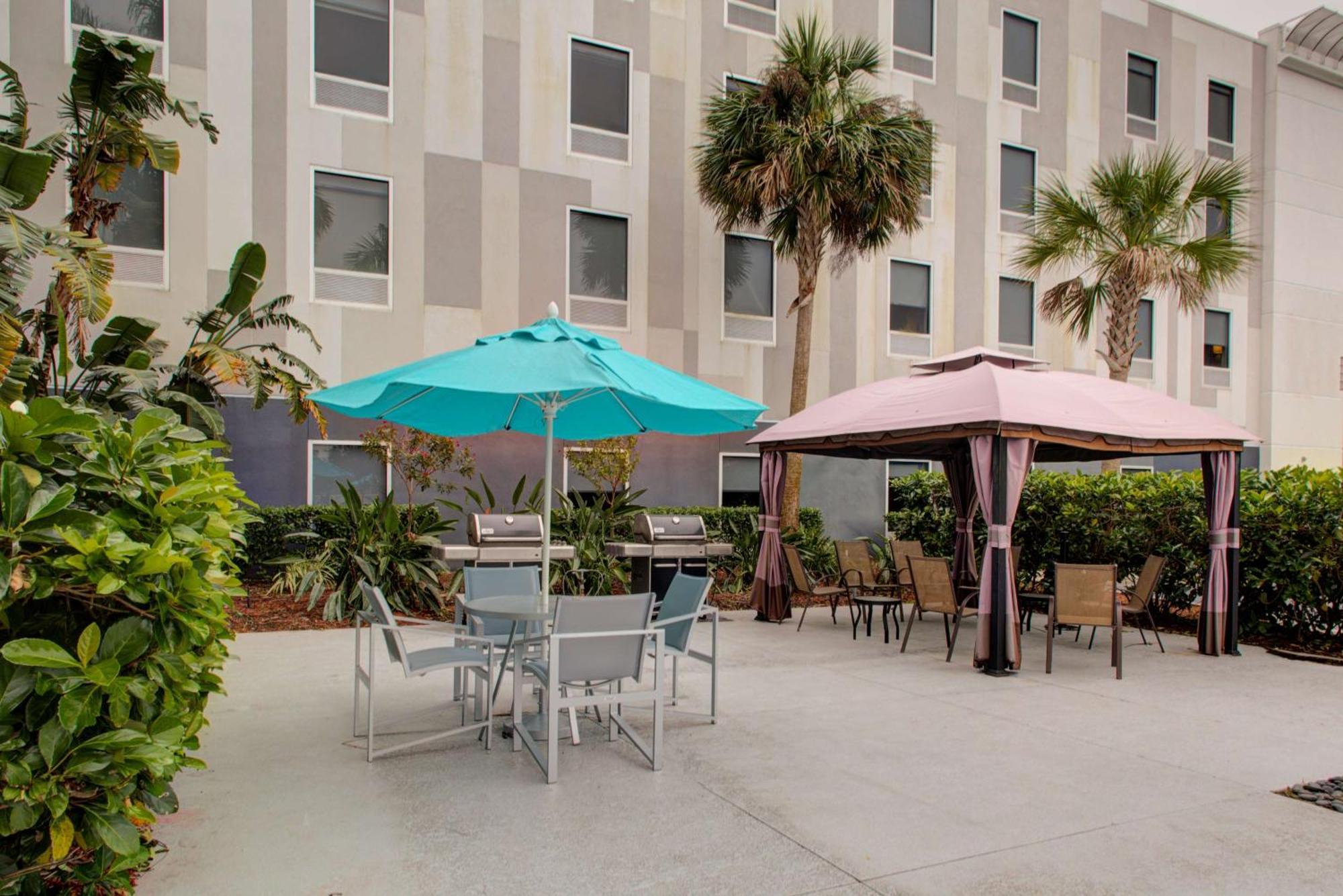 Hampton & / Bradenton - Airport Hotel