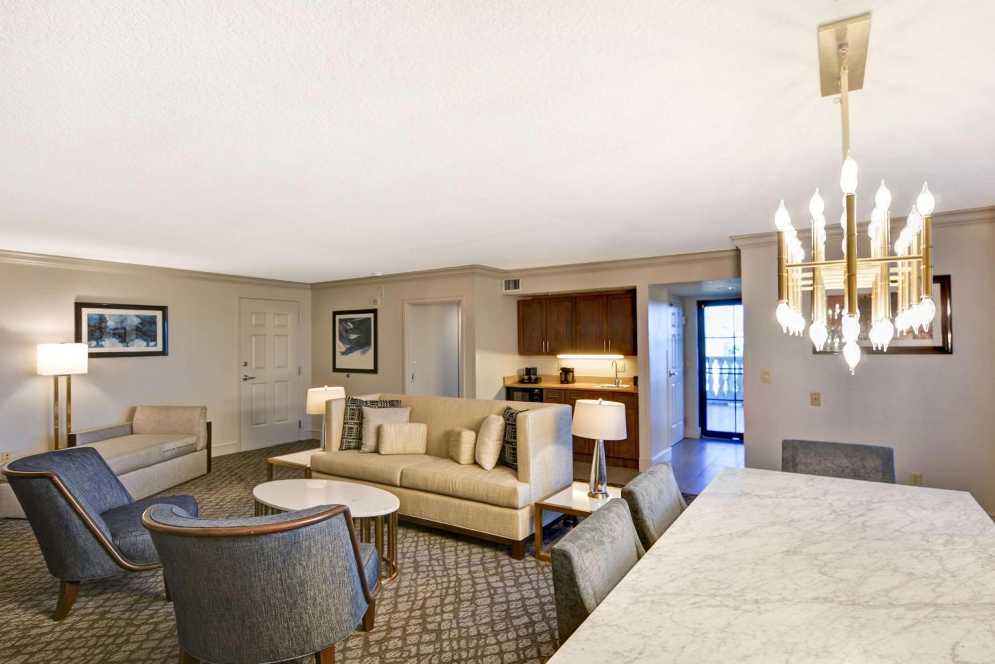 Hotel Embassy By Hilton Downtown