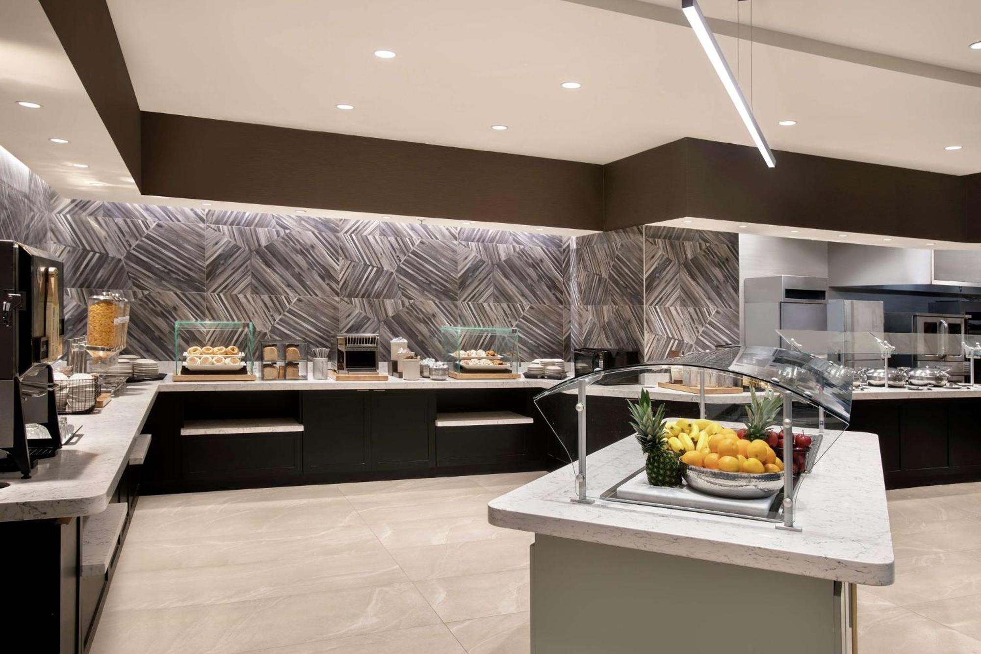 Embassy By Hilton Airport Hotel 3*