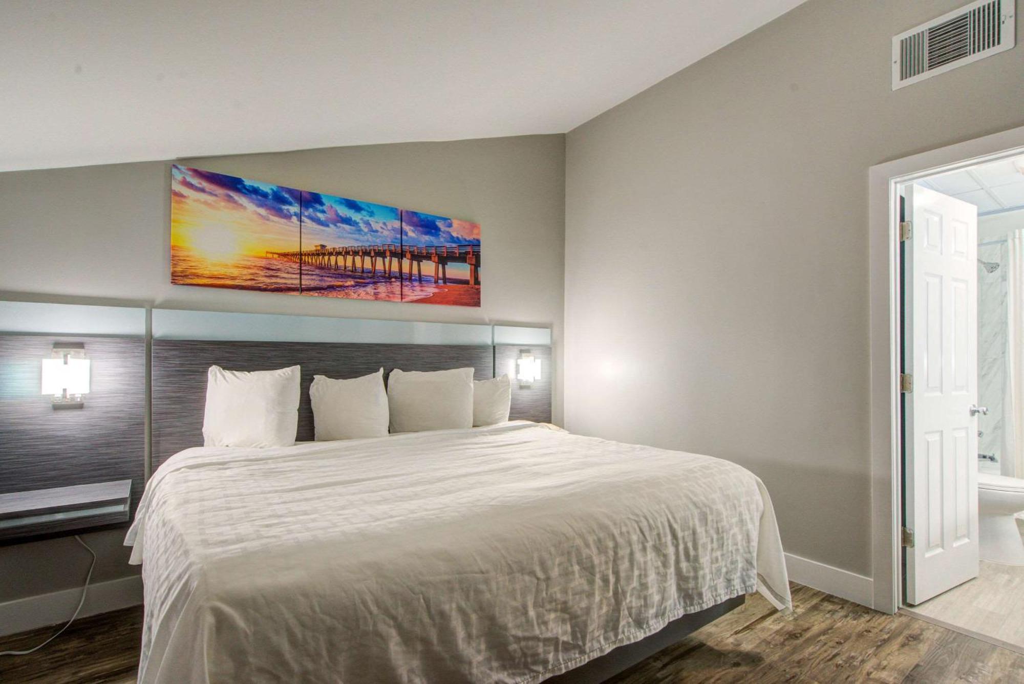 Hotel Clarion Pointe Tampa-brandon Near Fairgrounds And Casino 2*