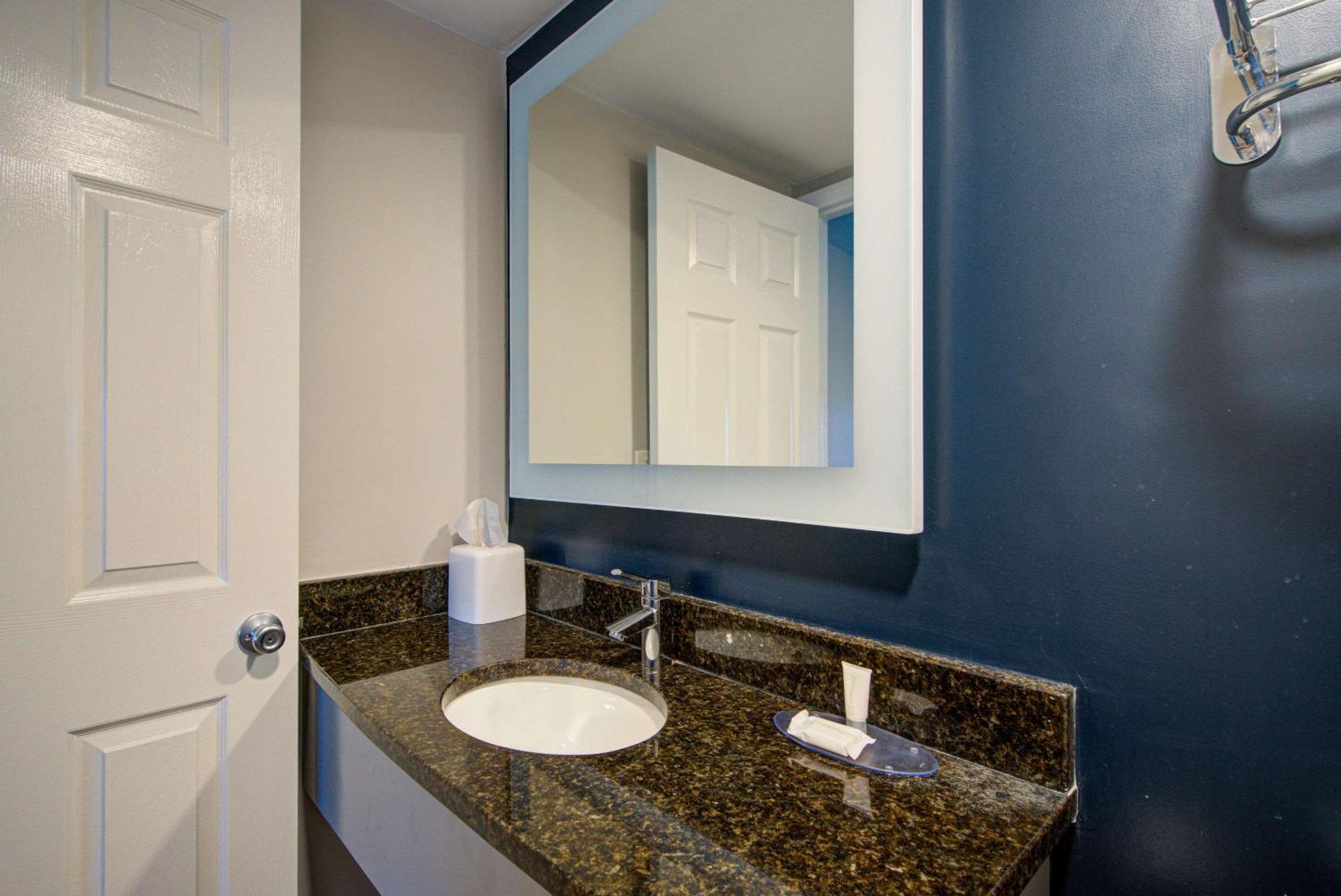 Clarion Pointe Tampa-brandon Near Fairgrounds And Casino Hotel