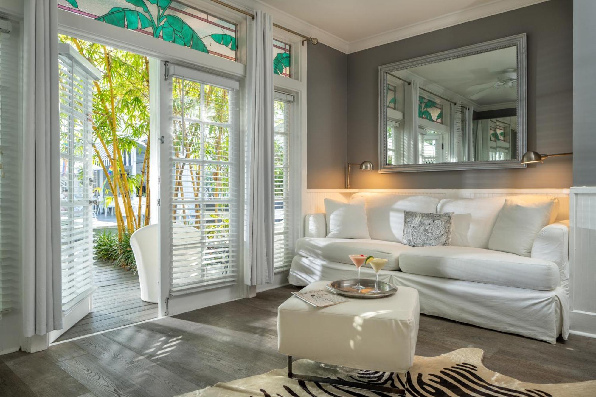 Alexander's Guesthouse-adult Exclusive, Lgbtq Friendly