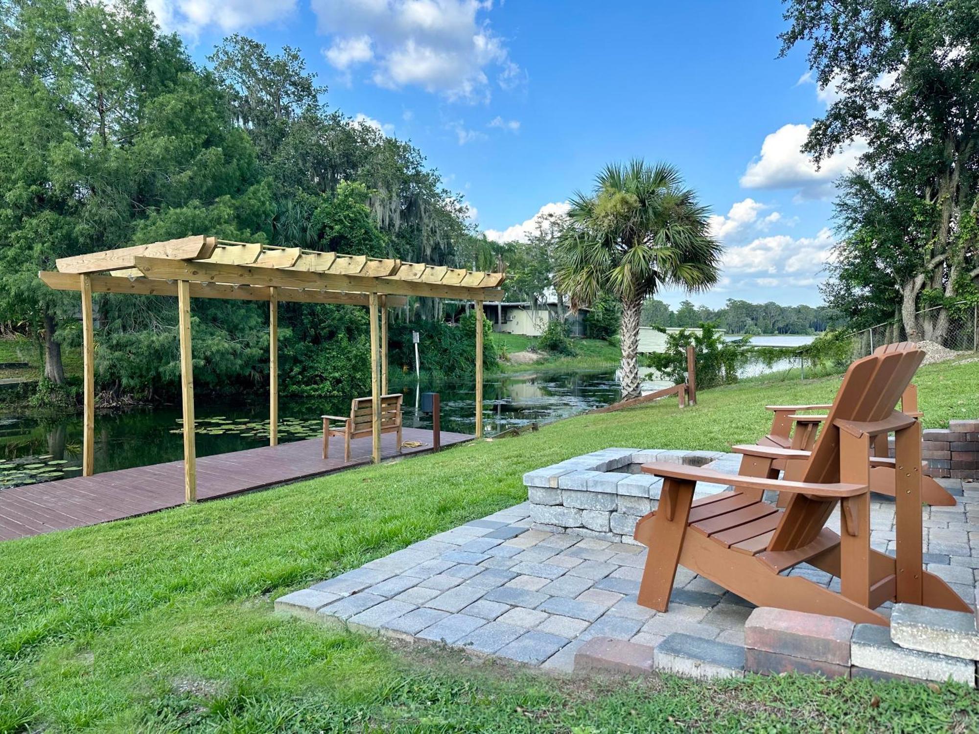 Lakefront 7 Bedroom Duplex, Pool, Boat, And Hottub Holiday home Orlando