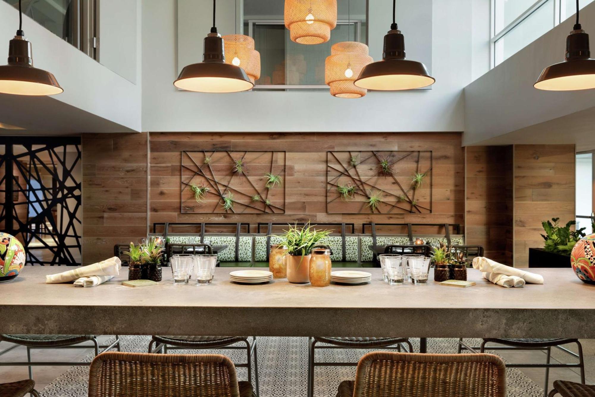 Hotel Alba Tampa, Tapestry Collection By Hilton 4*