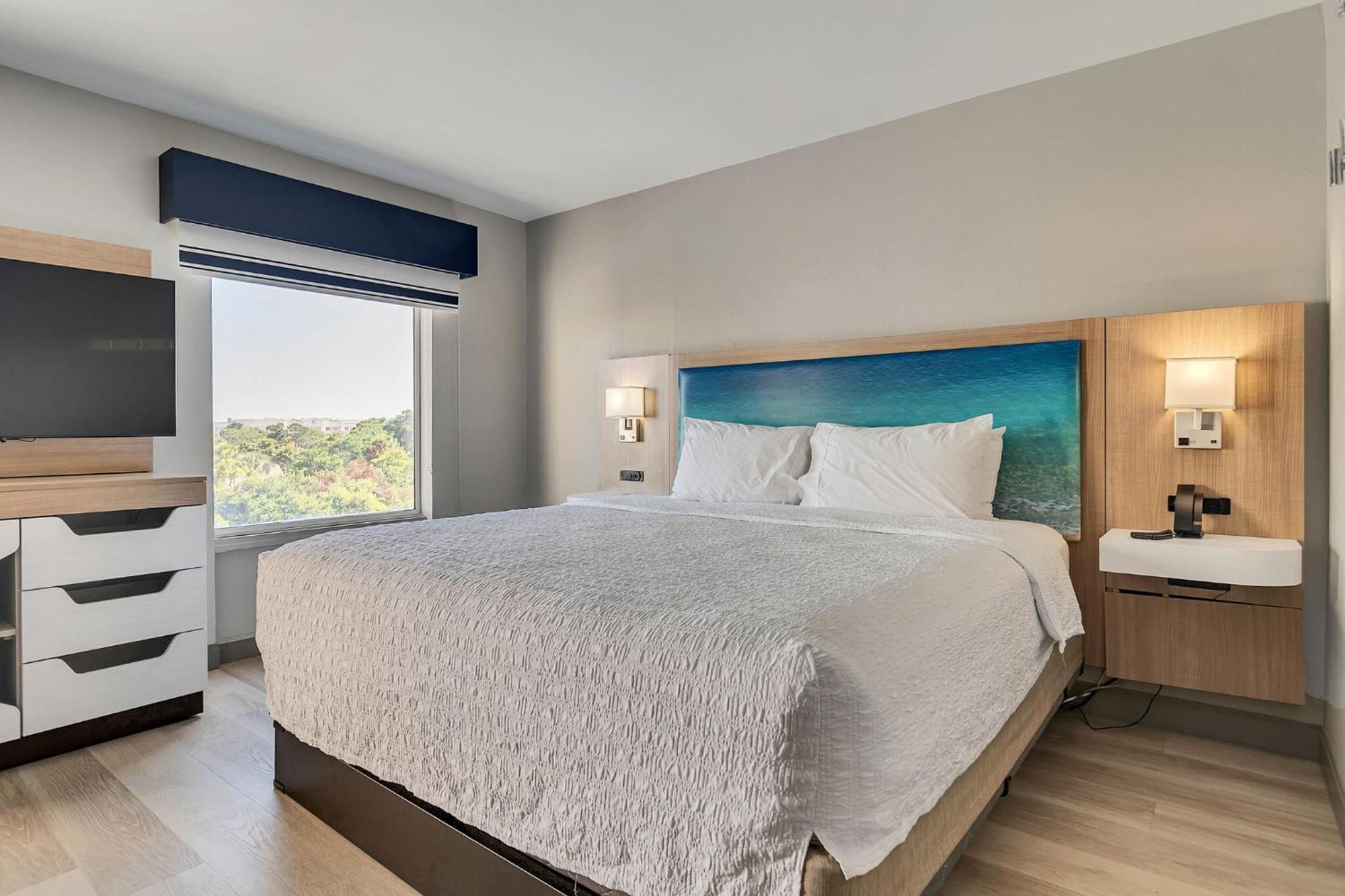 Hotel Express & Destin - Miramar By Ihg