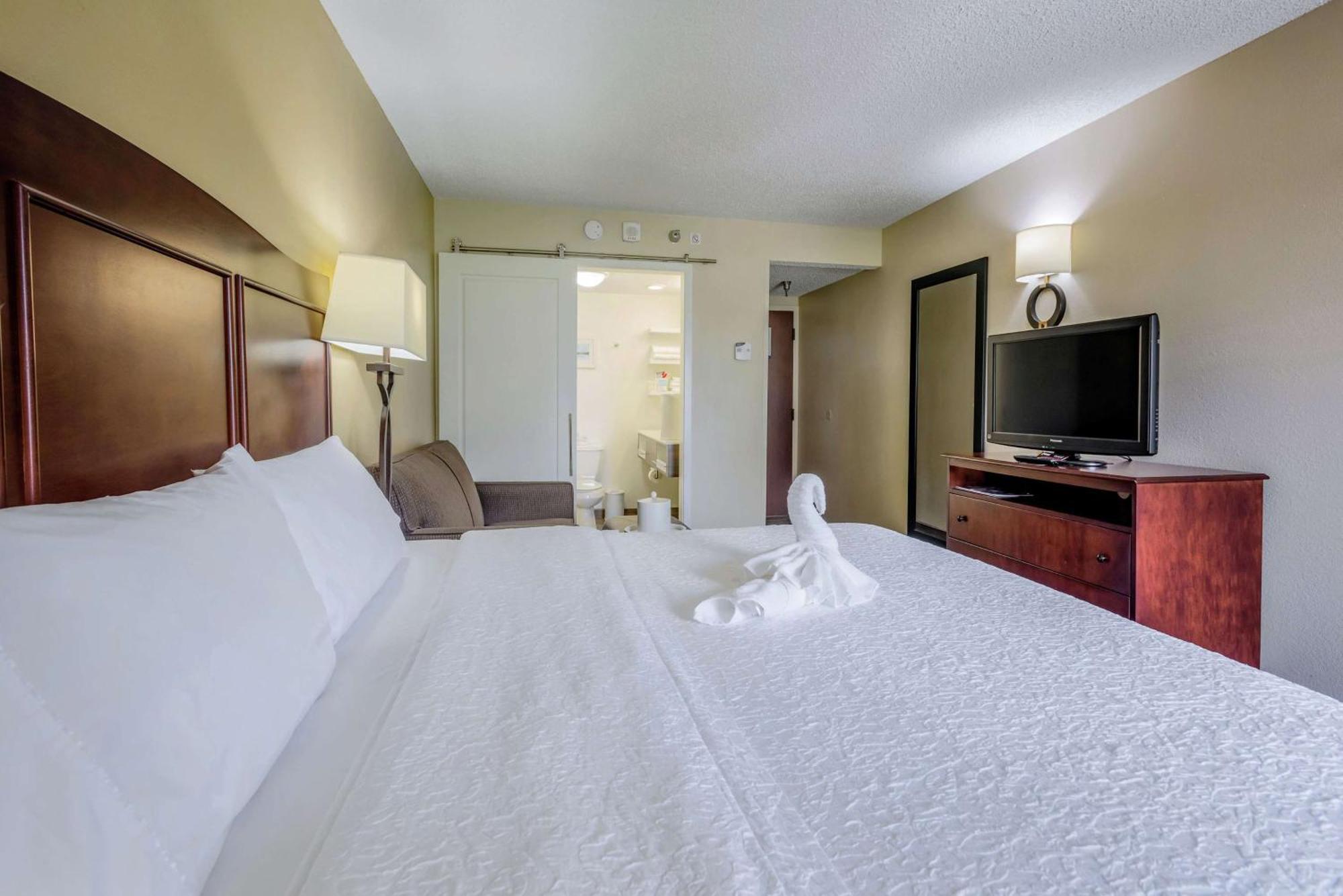 Hampton International Airport/westshore Hotel