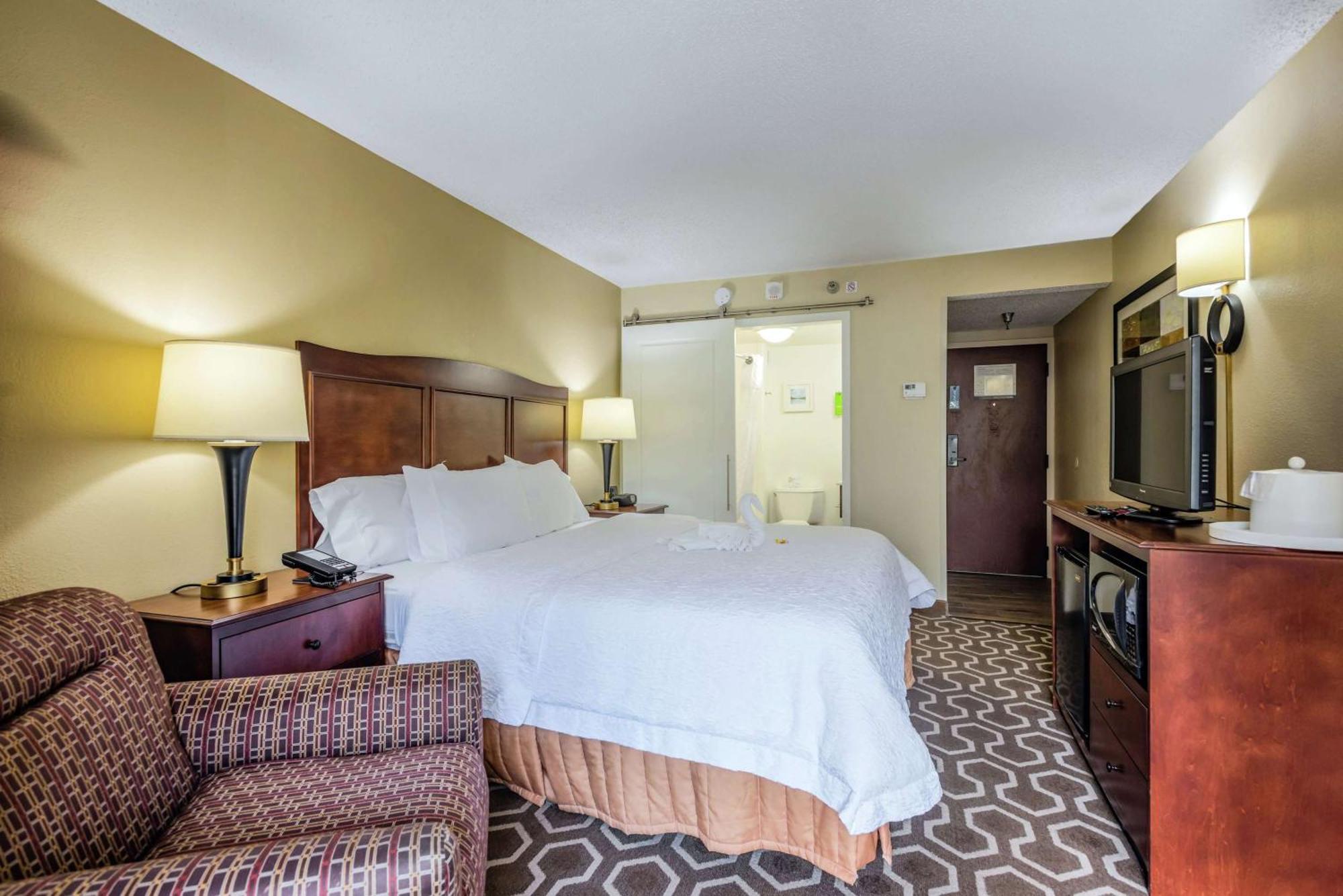 Hampton International Airport/westshore Hotel