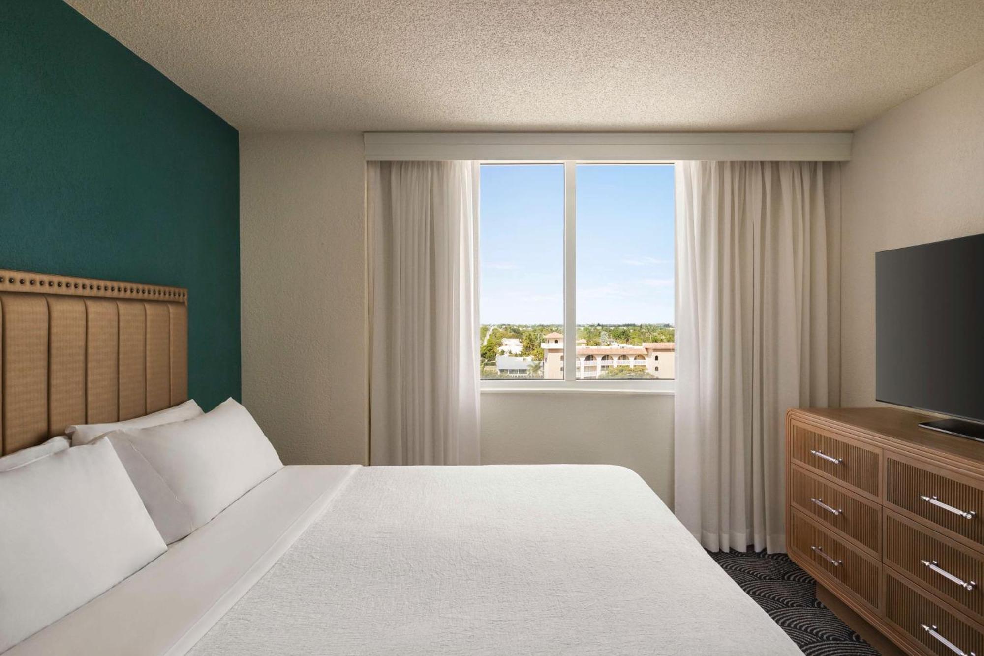 Embassy By Hilton Deerfield & 3*