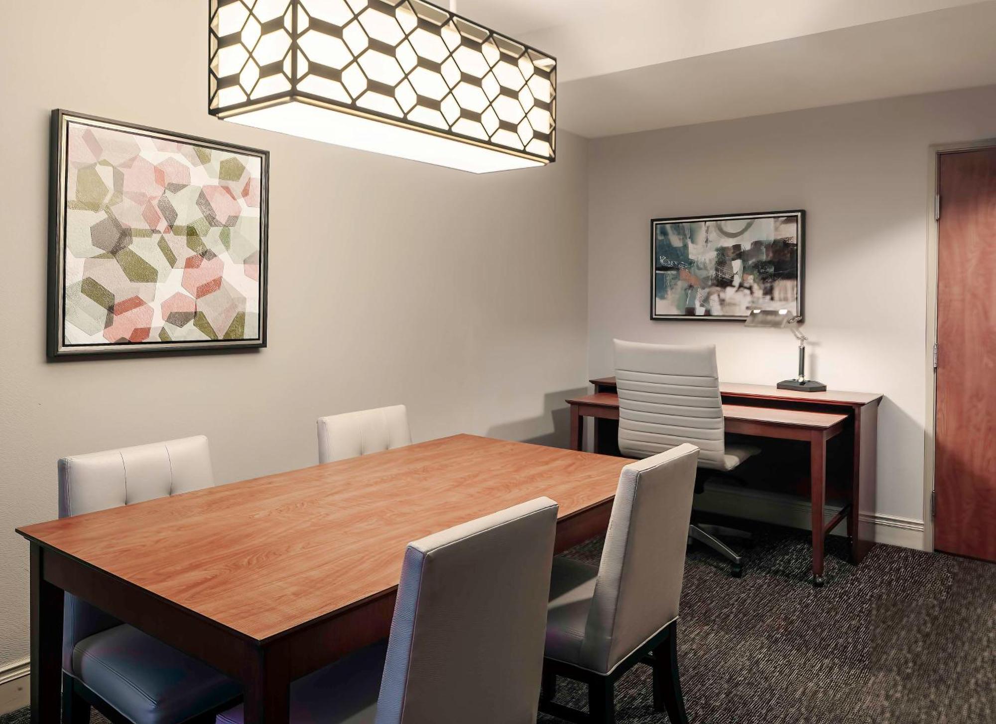 Hilton Carillon Park Hotel