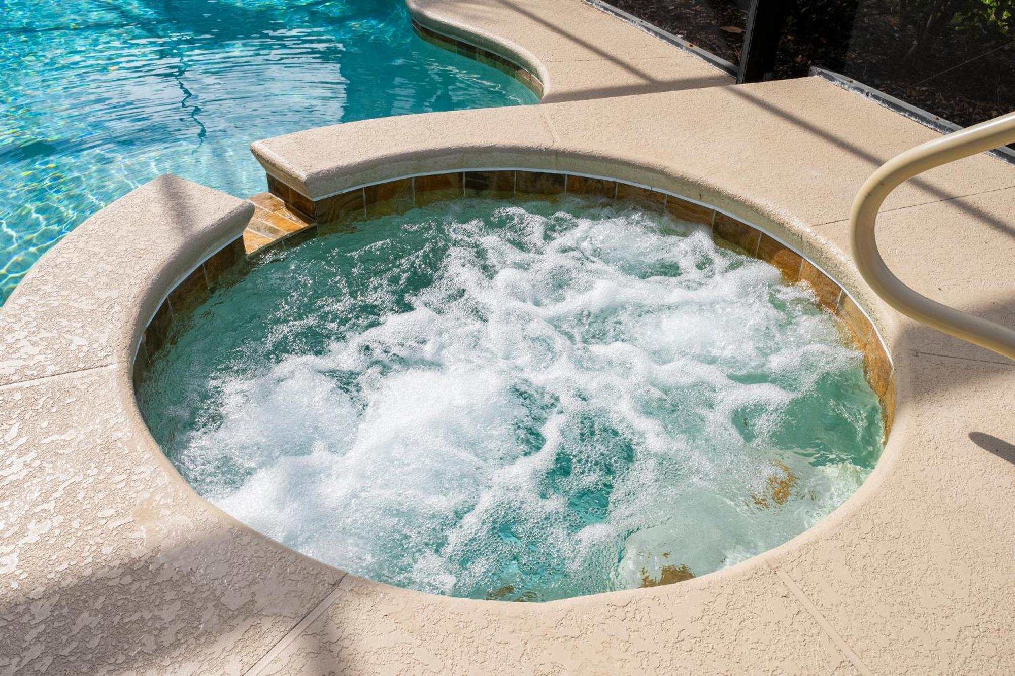 Home, Lakeview, Private Pool Near To Holiday home