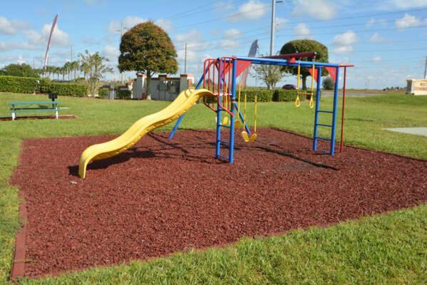 Comfortable Pool With & Games Close To Holiday home