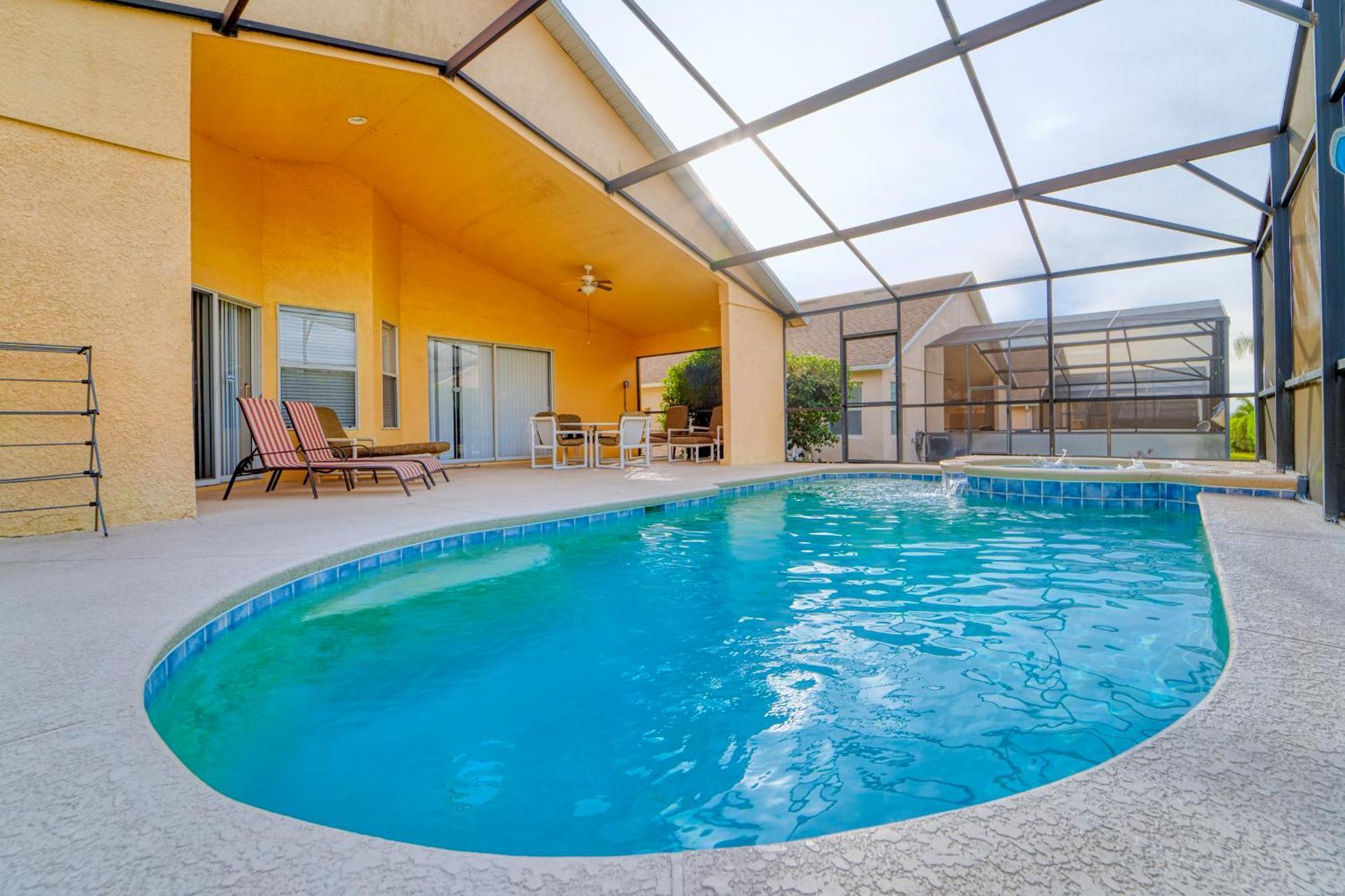 Comfortable Pool With & Games Close To *