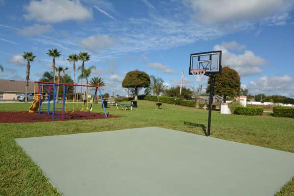Holiday home Comfortable Pool With & Games Close To