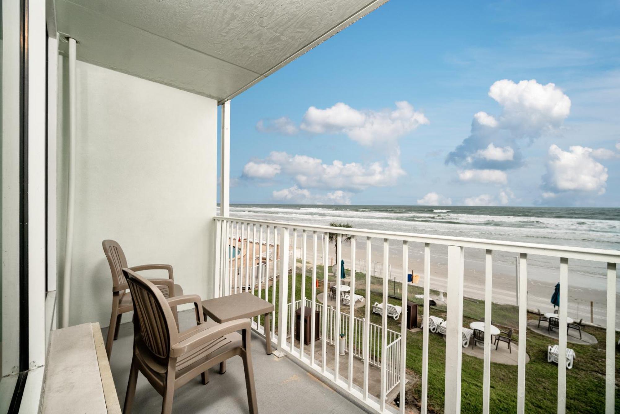 Resort Perry's Ocean-edge
