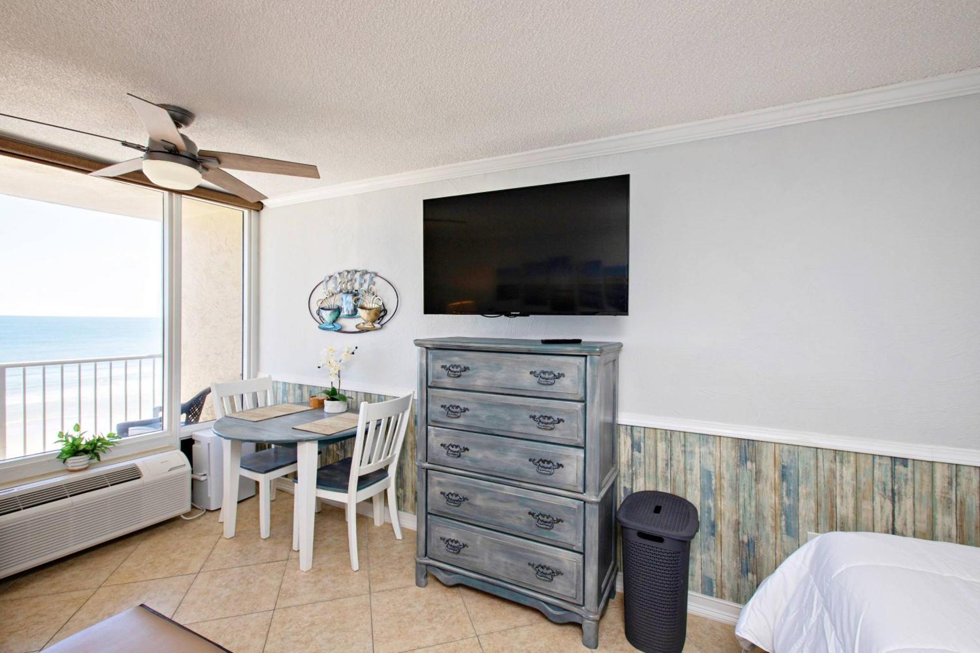 Pirates Cove Unit #407 Holiday home Daytona Beach