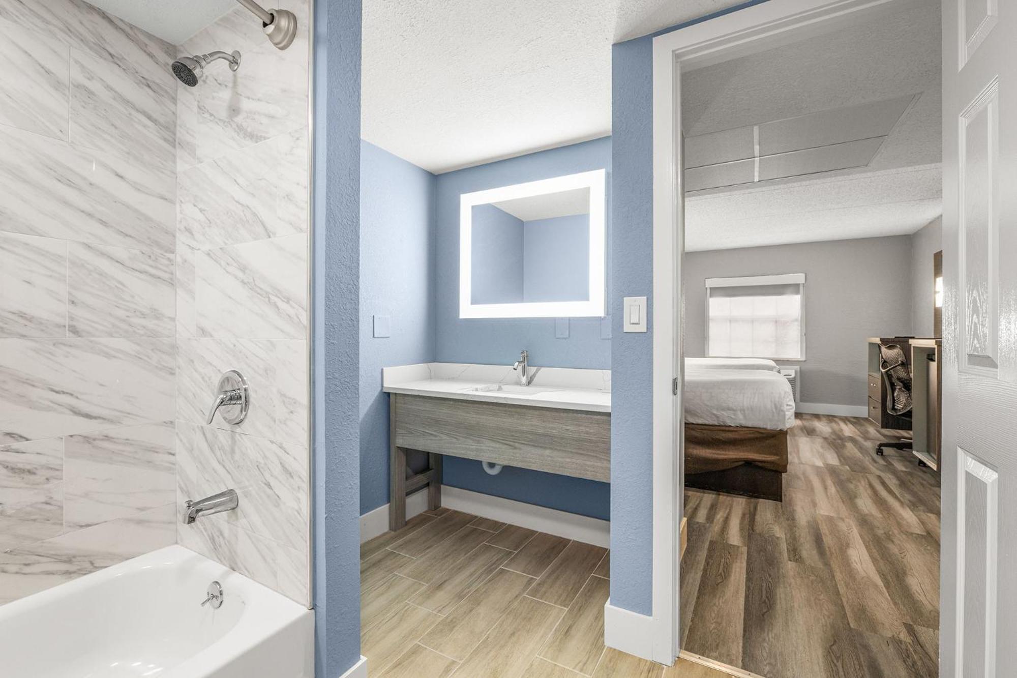 Clarion Pointe Tampa-brandon Near Fairgrounds And Casino