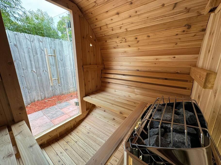 The Butterfly House - With Sauna Sanford
