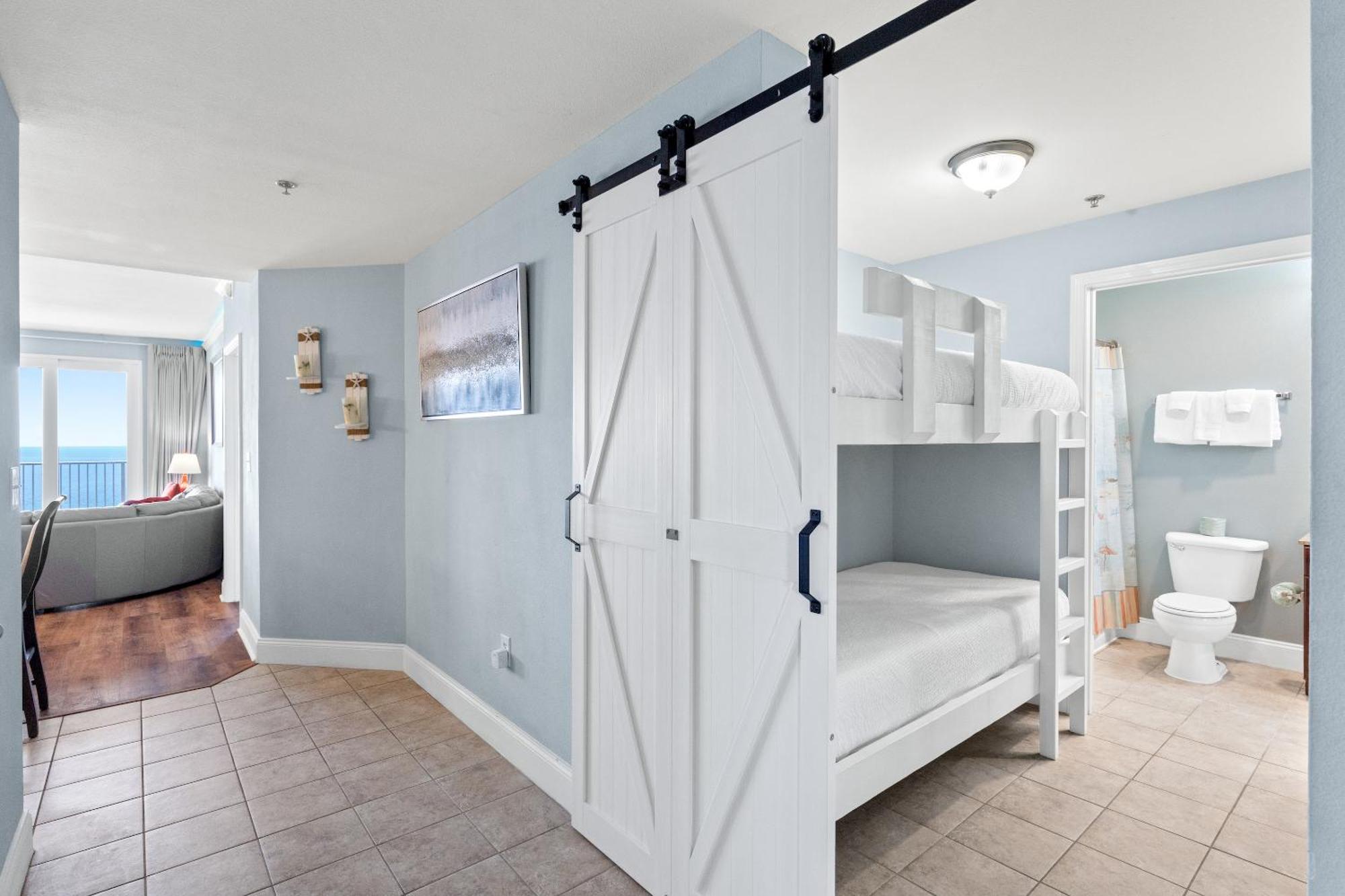 Laketown Wharf By Panhandle Getaways Apartment