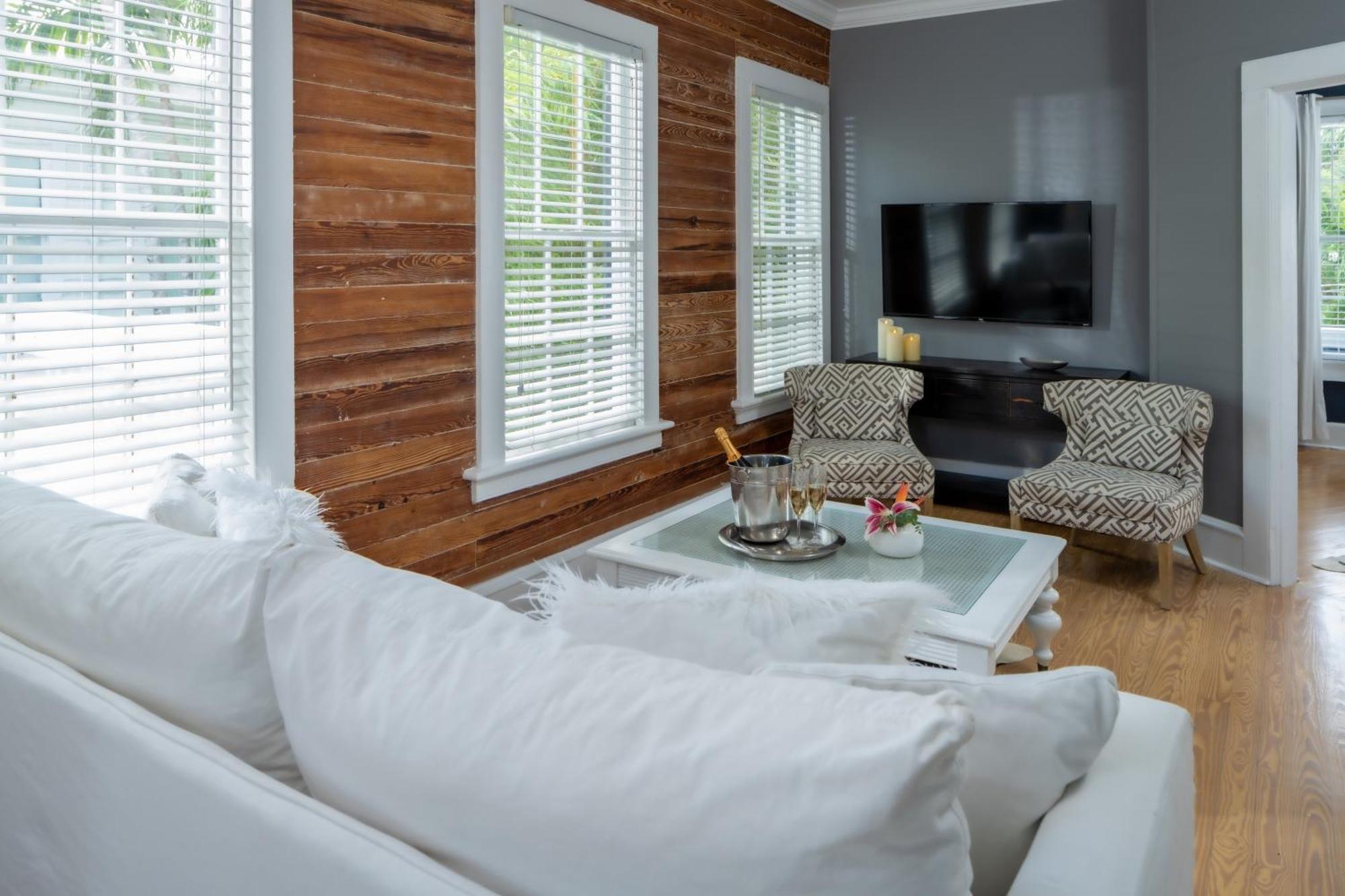 Alexander's Guesthouse-adult Exclusive, Lgbtq Friendly