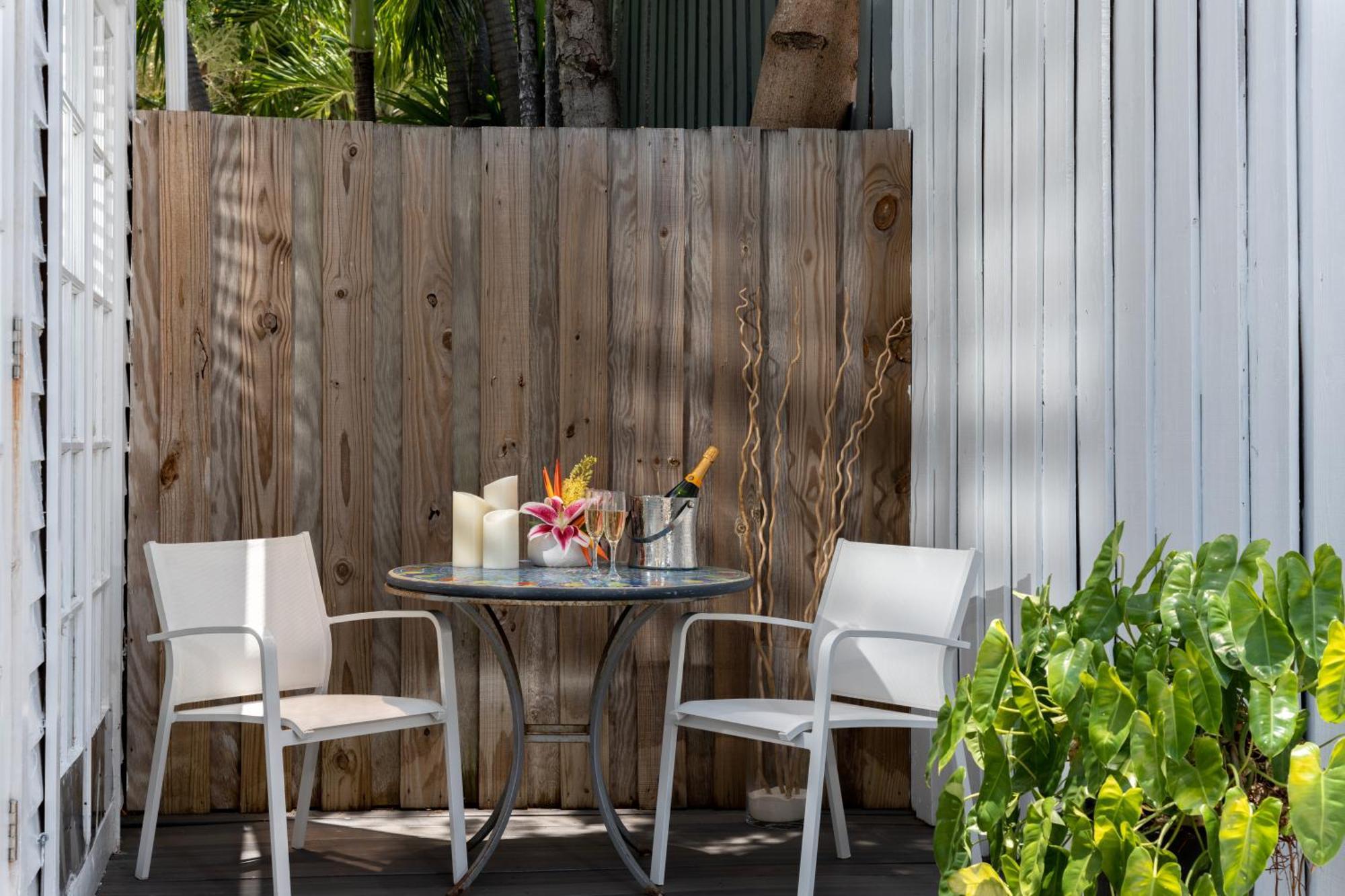 Alexander's Guesthouse-adult Exclusive, Lgbtq Friendly Bed & Breakfast