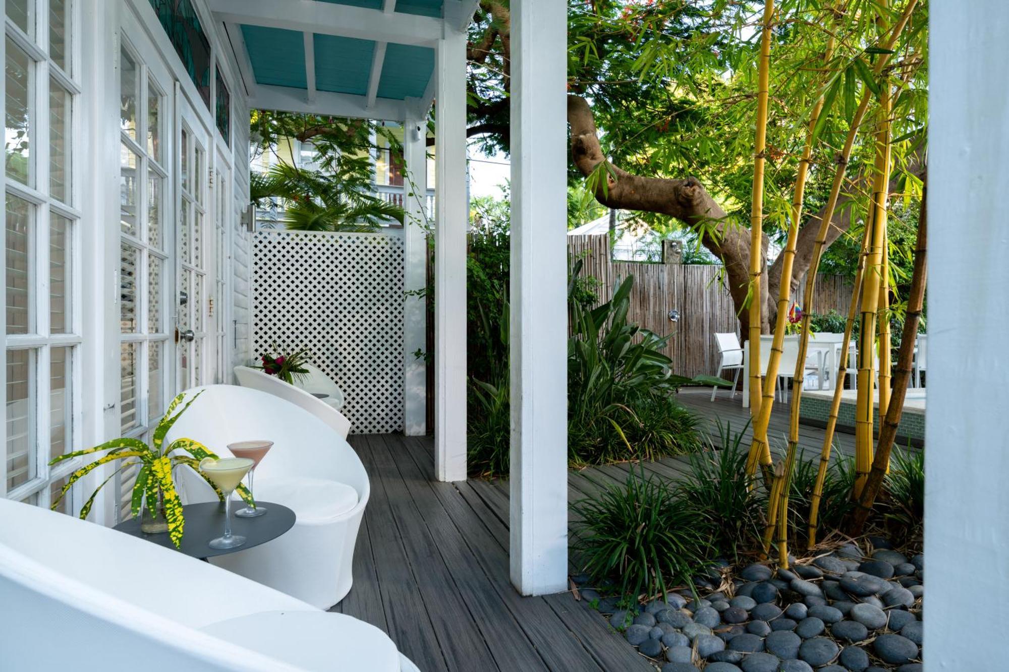 Alexander's Guesthouse-adult Exclusive, Lgbtq Friendly Bed & Breakfast 3*