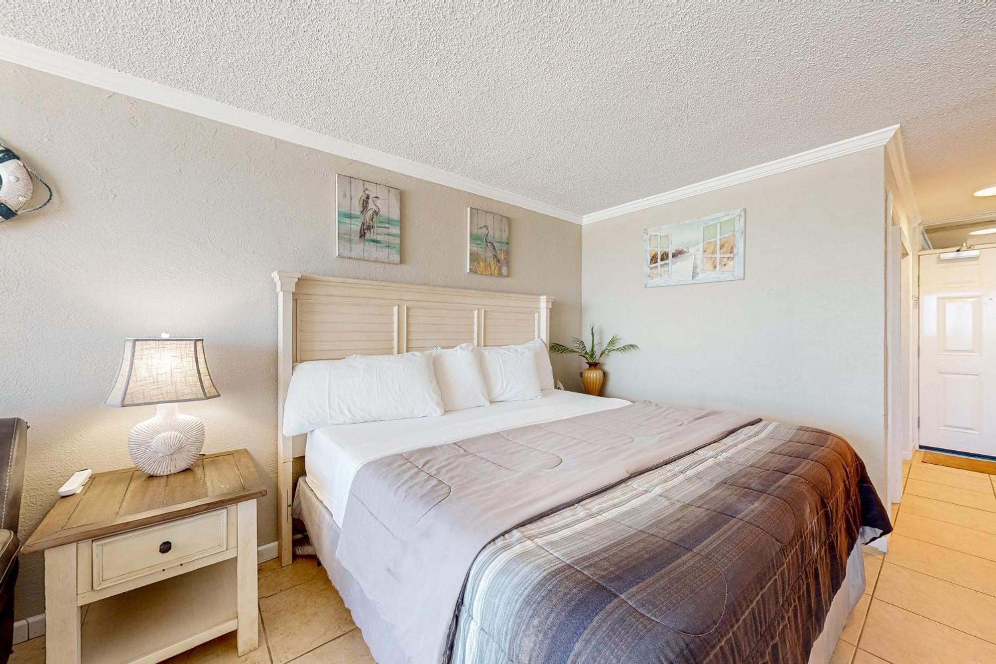 Sunshine & Oceanfront Serenity Apartment *
