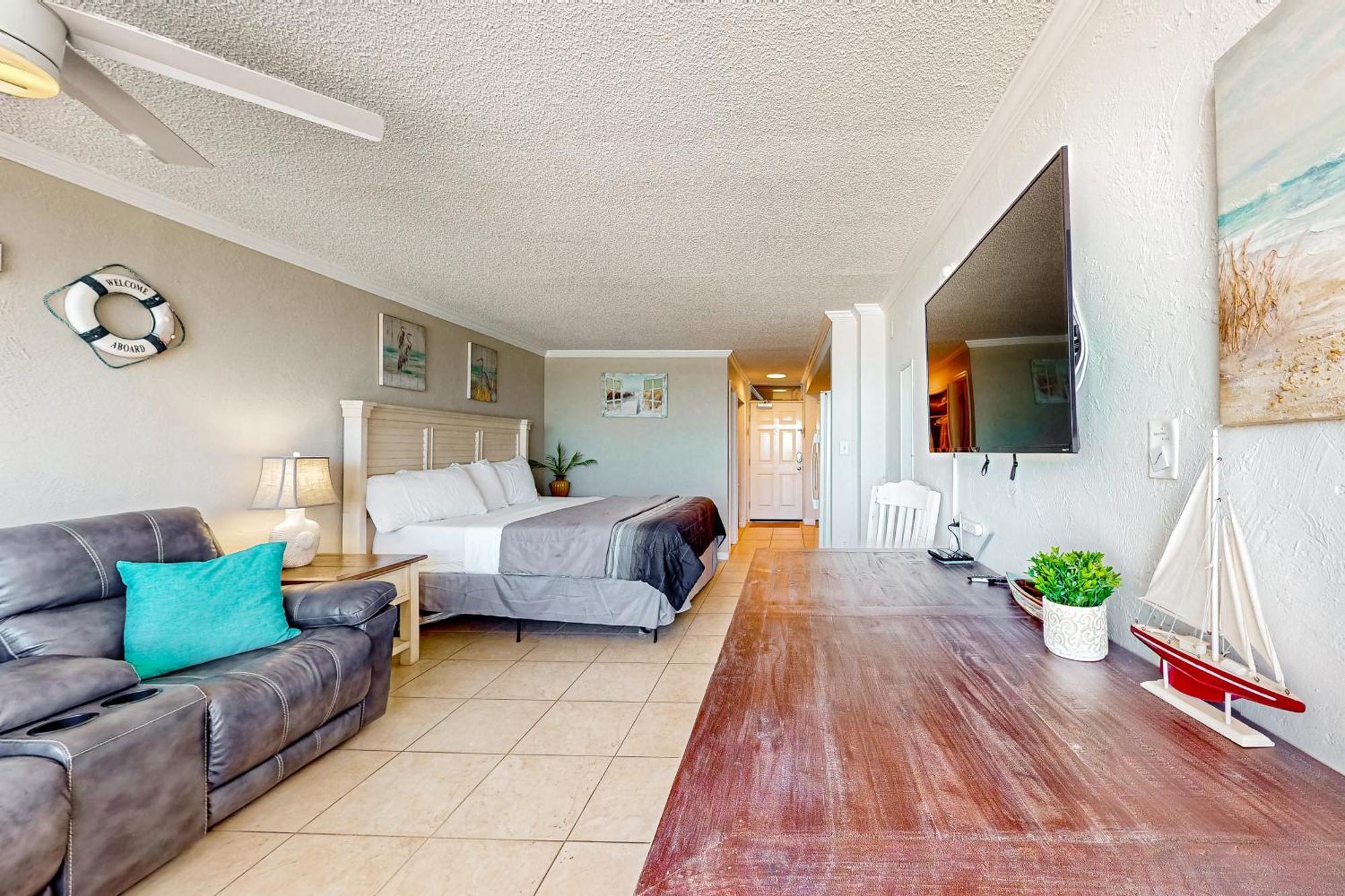 Sunshine & Oceanfront Serenity Apartment *