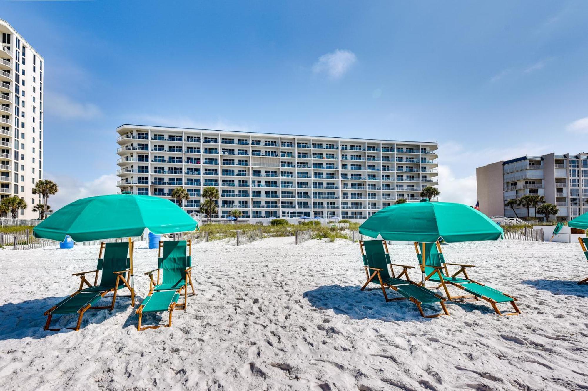 Oceanfront With Pool And Access Apartment