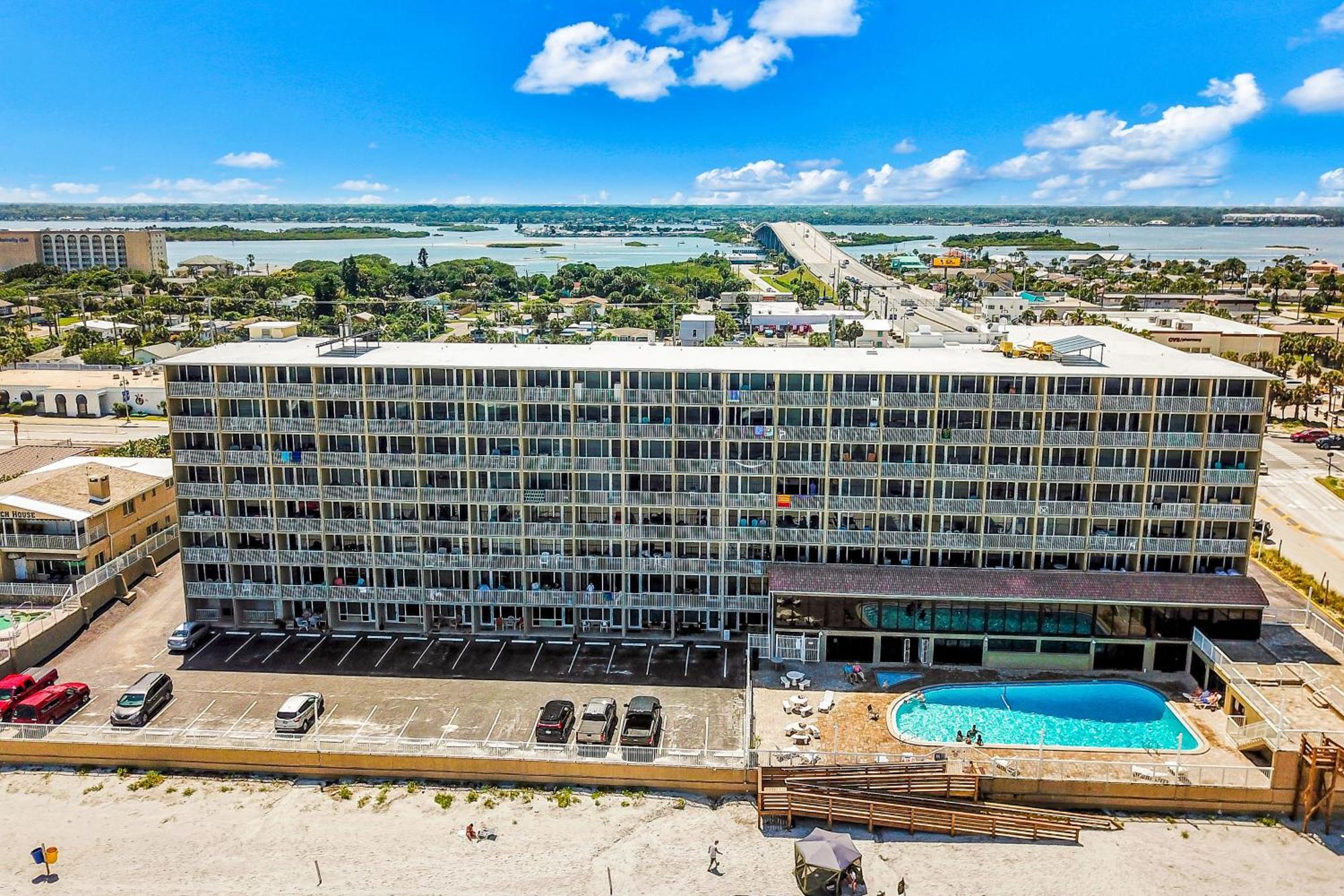 Apartment Sunshine & Oceanfront Serenity