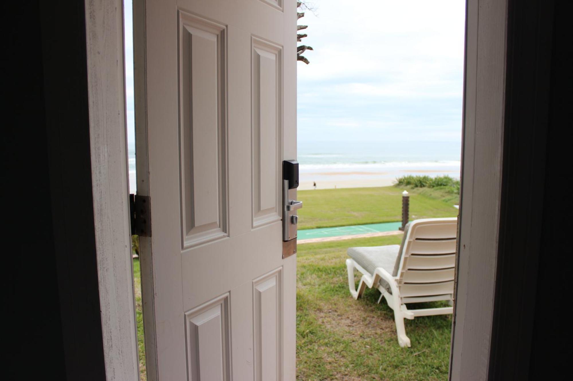 Shoreline & - Beachfront Hotel
